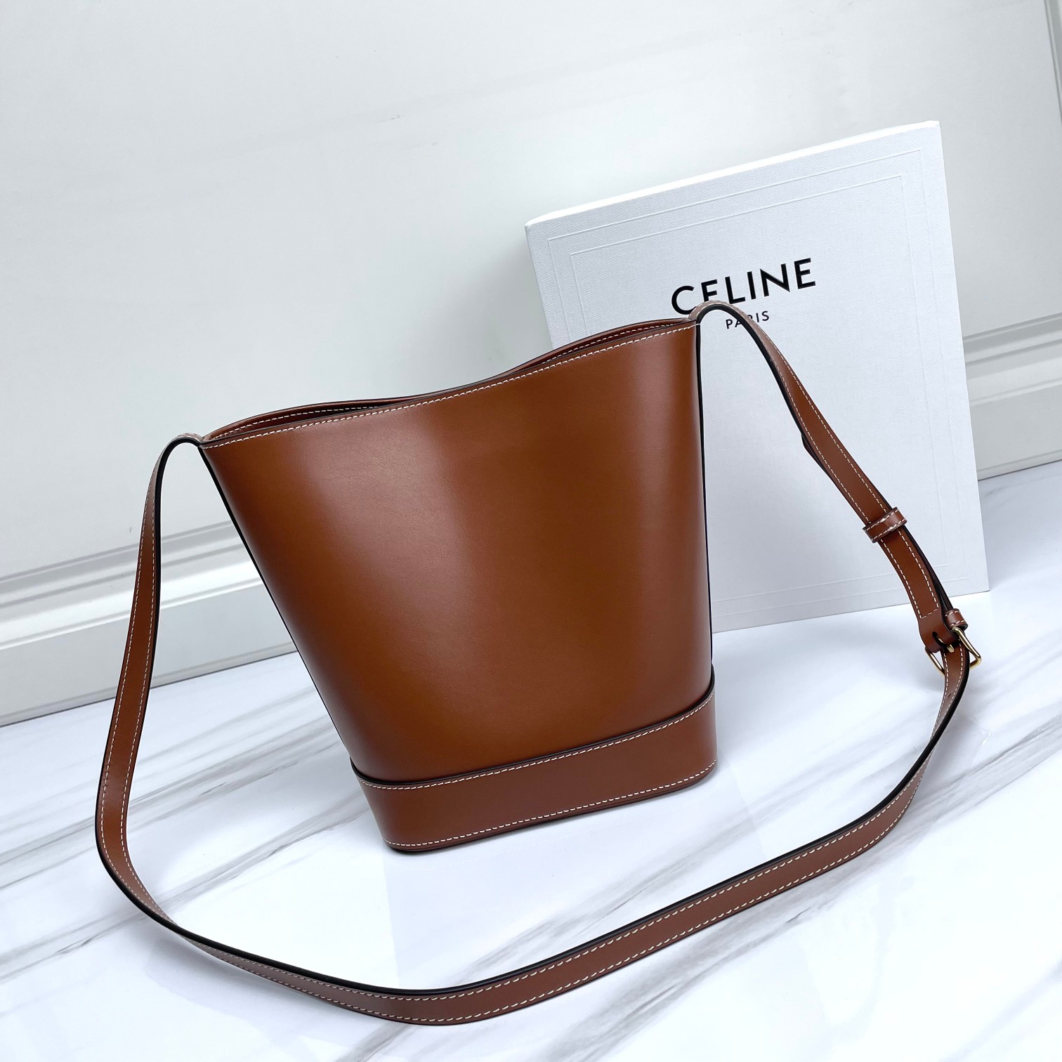 CELINE Small Bucket Cuir Triomphe In Grained Clafskin Tan