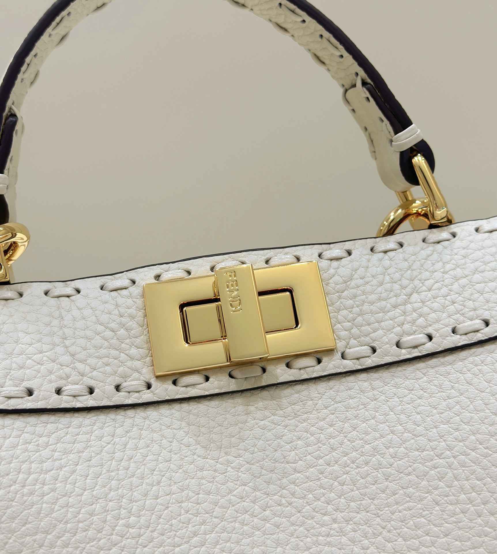 FENDI Peekaboo ISeeU Small White