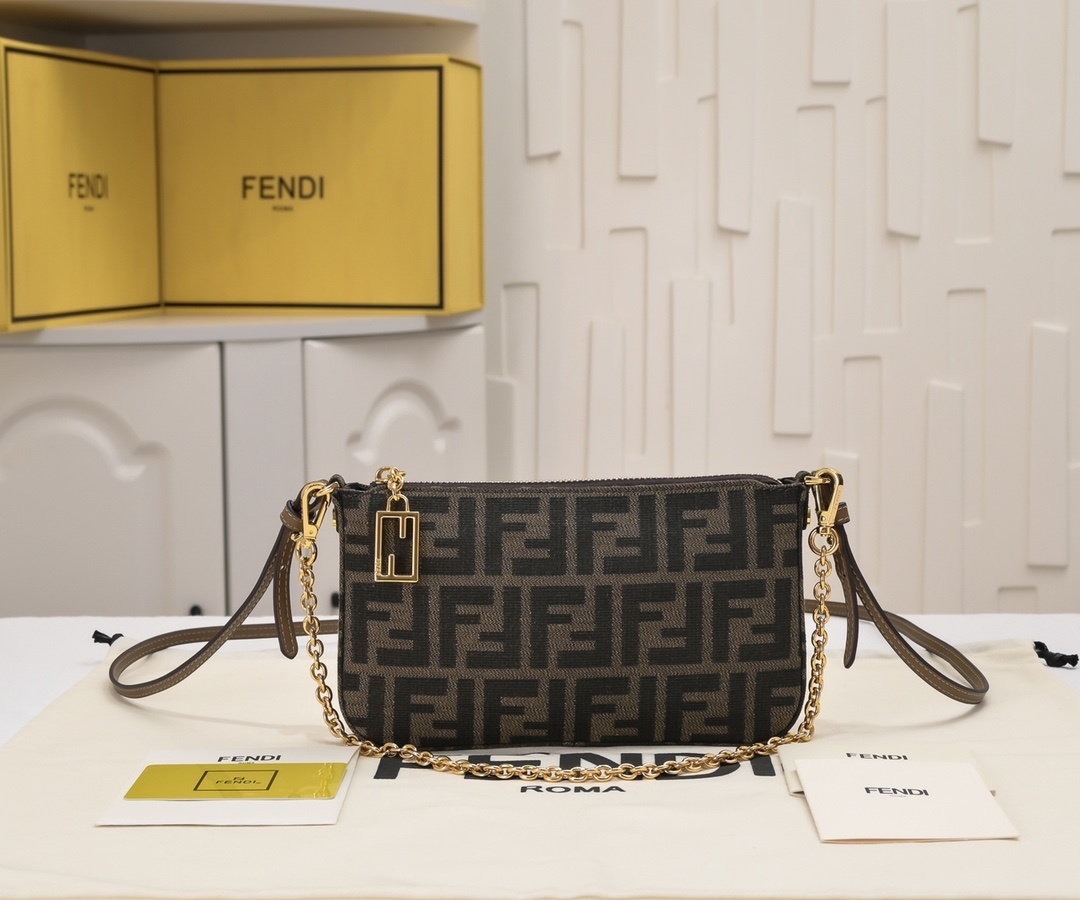 FENDI Baguette Pouch