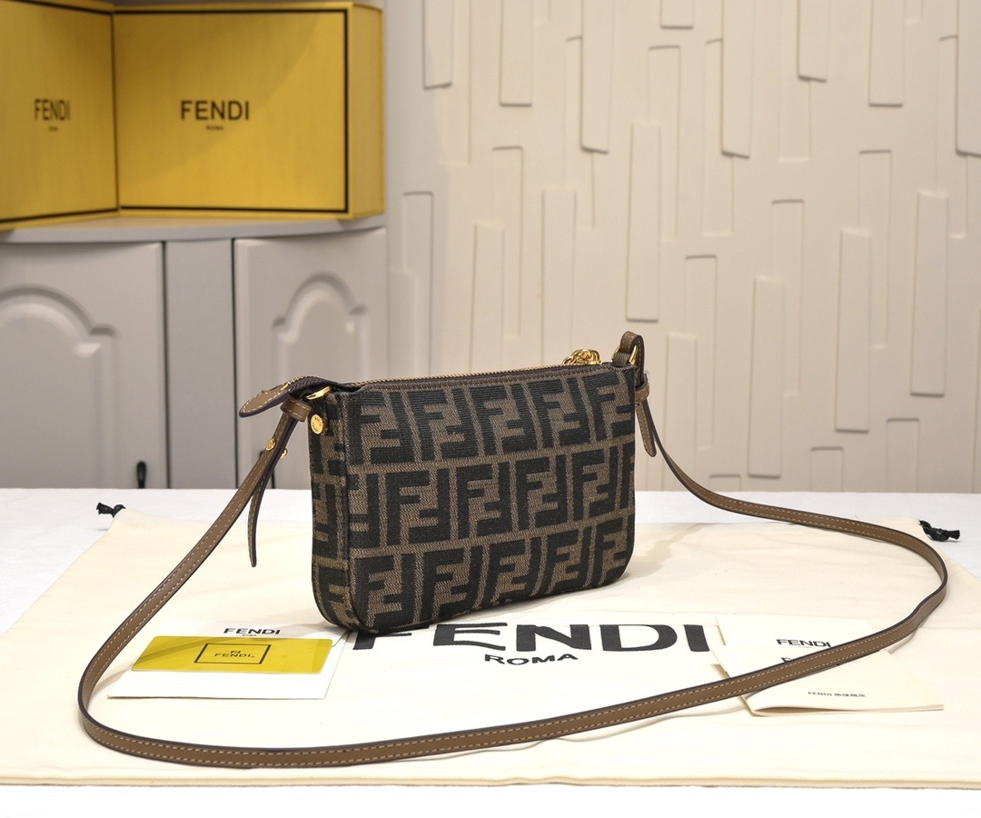 FENDI Baguette Pouch