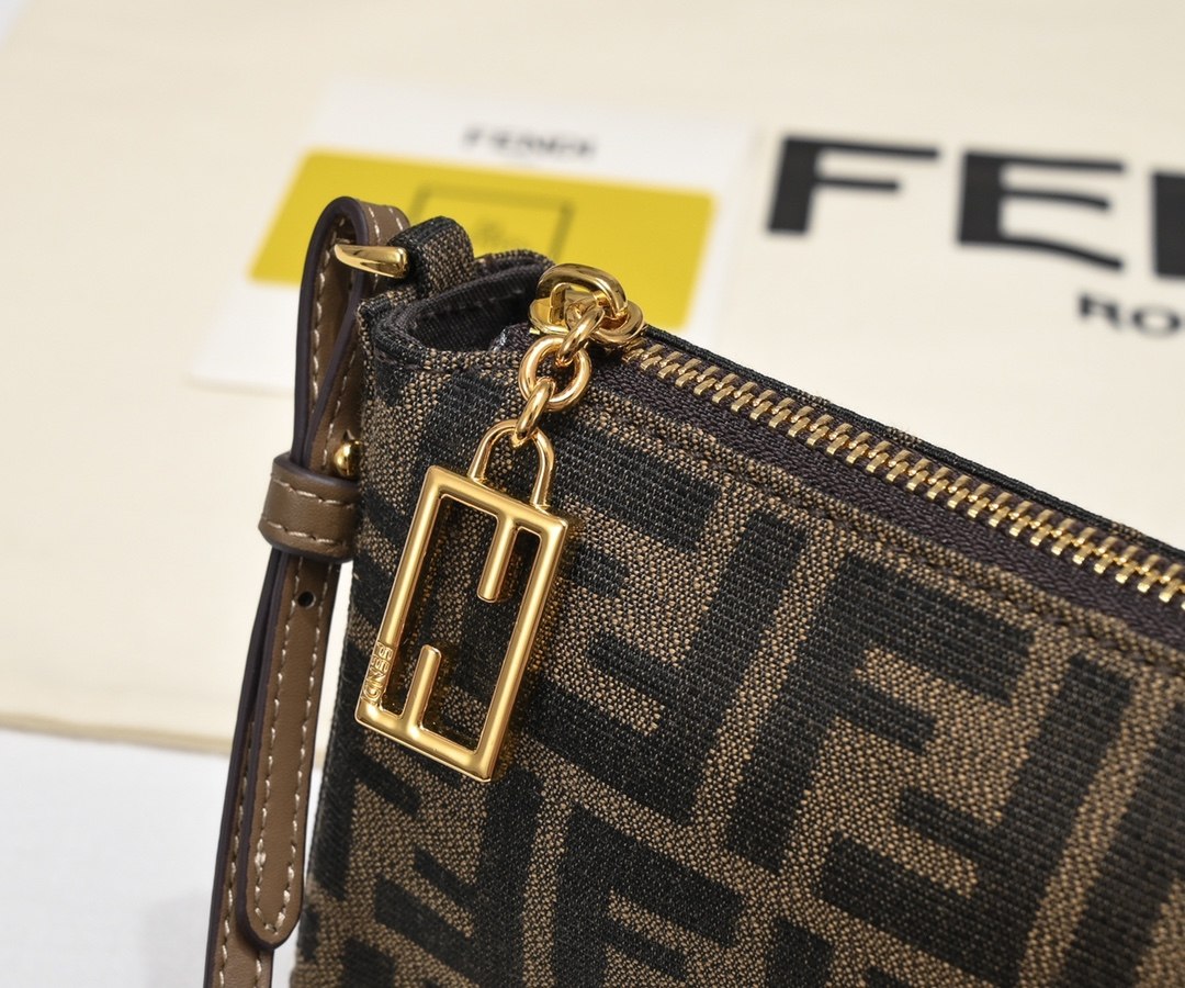 FENDI Baguette Pouch