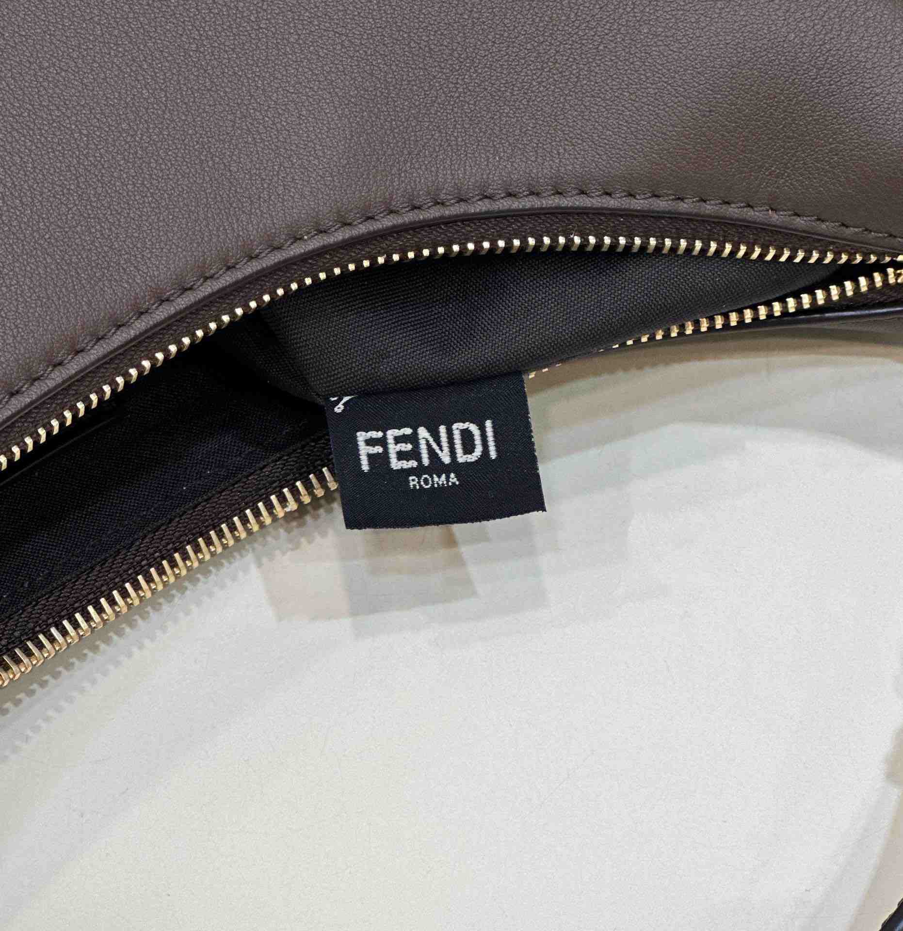 FENDI Graphy Small Drak Brown