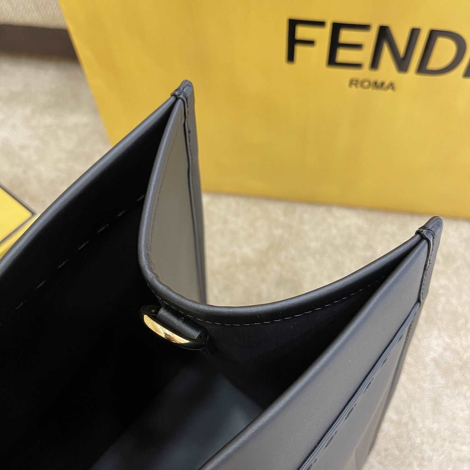 FENDI Sunshine Large Black Leather Shopper