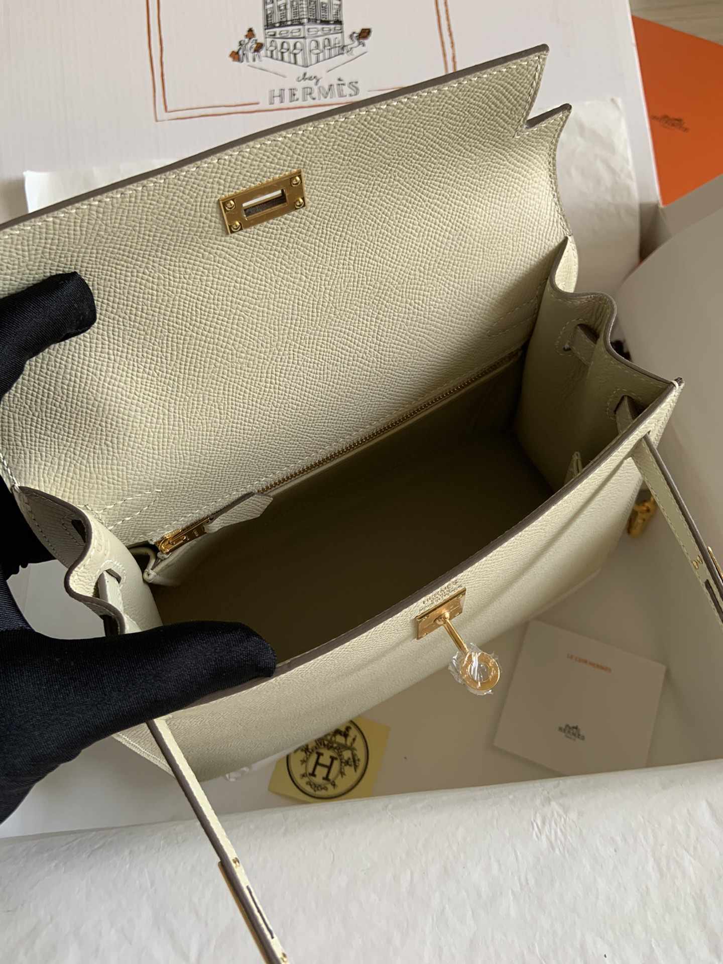 HERMES Kelly 25 Craie Epsom Gold-tone Hardware