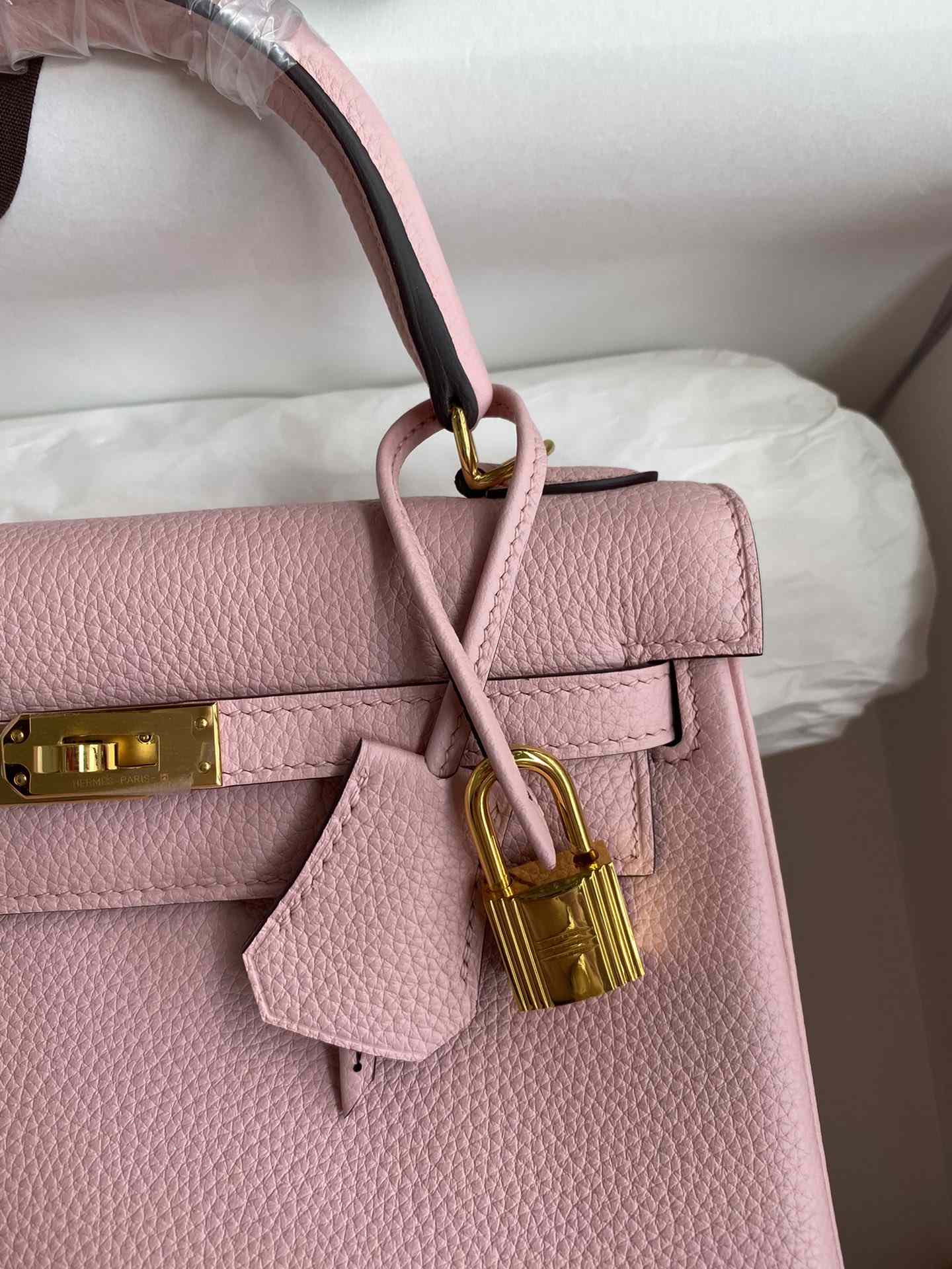 HERMES Kelly 25 Rose Sakura Togo Gold-tone Hardware