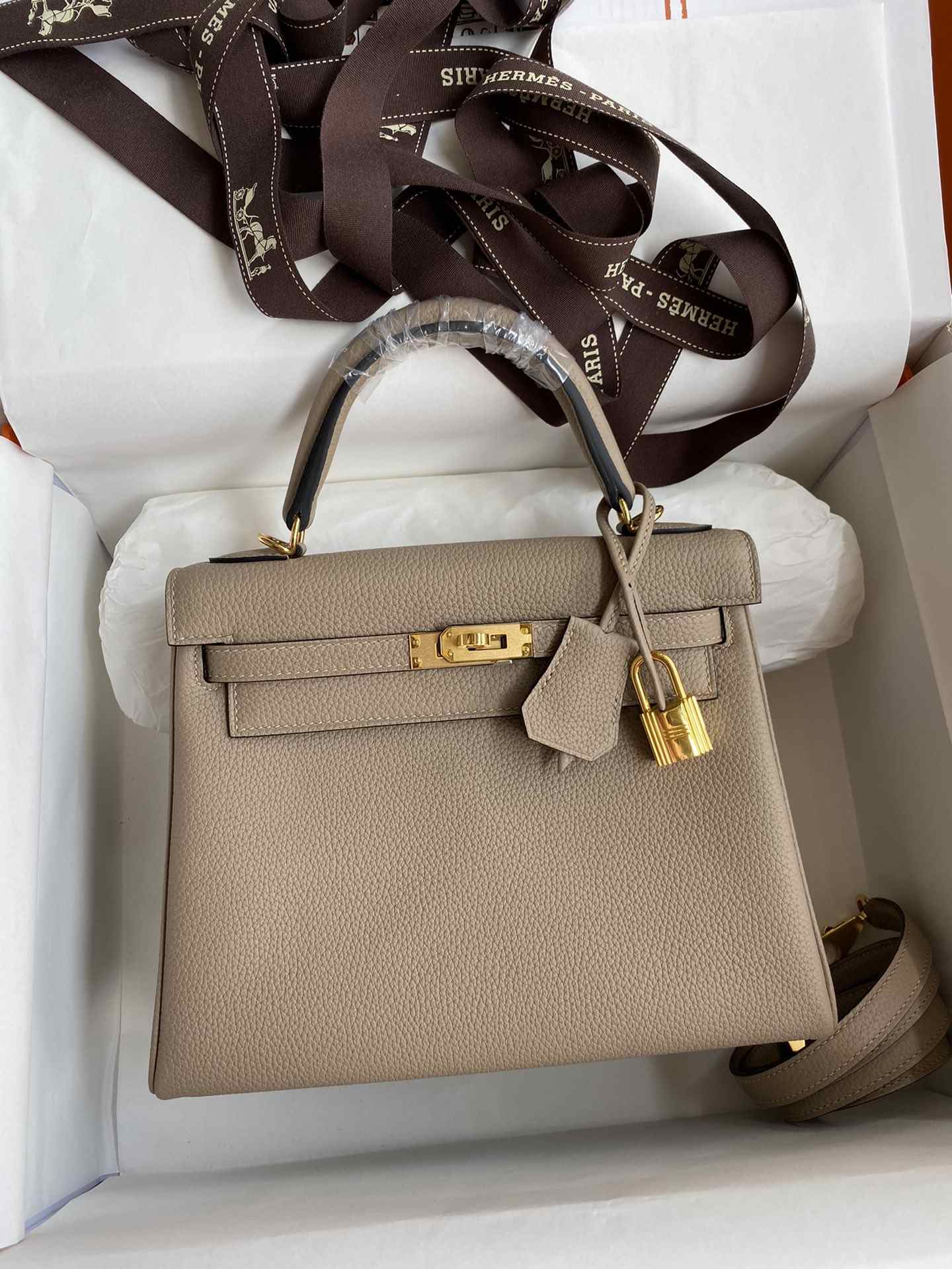 HERMES Kelly 25 Gris Tourterelle Togo Gold-tone Hardware