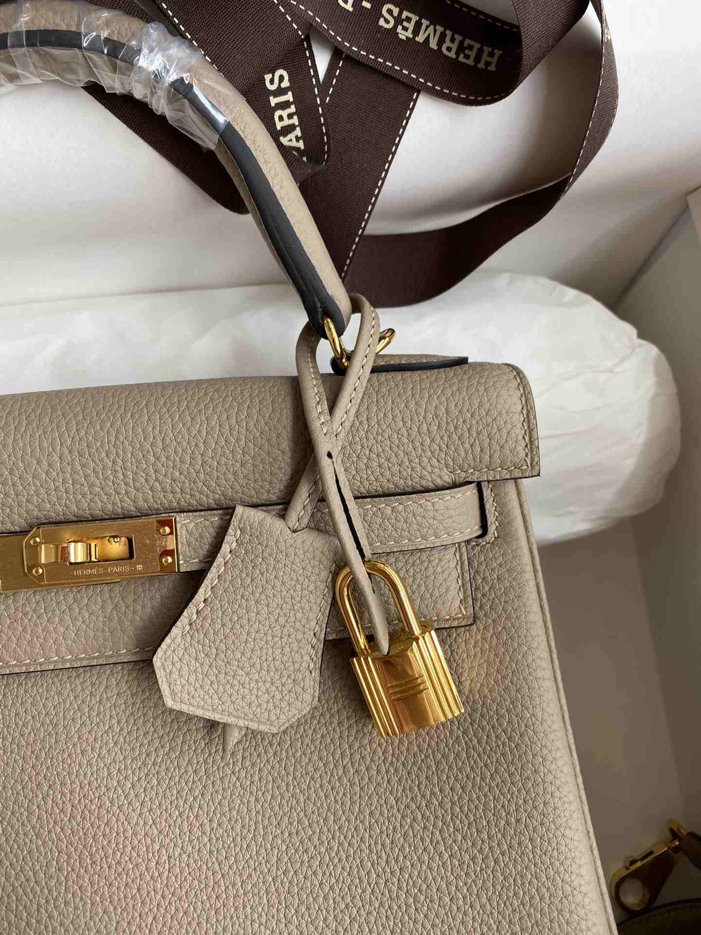 HERMES Kelly 25 Gris Tourterelle Togo Gold-tone Hardware