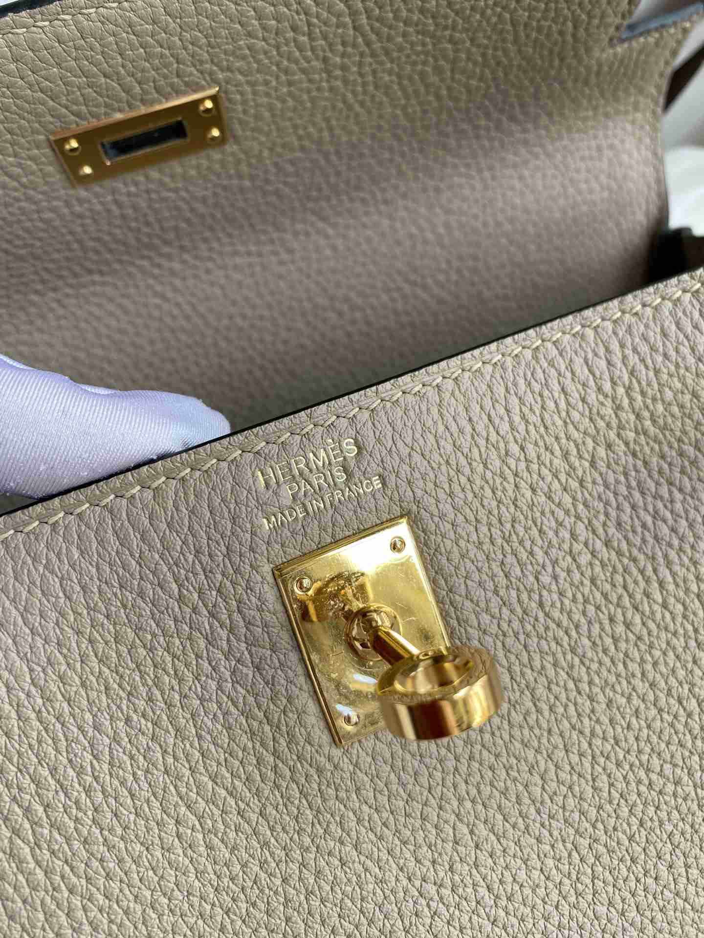 HERMES Kelly 25 Gris Tourterelle Togo Gold-tone Hardware