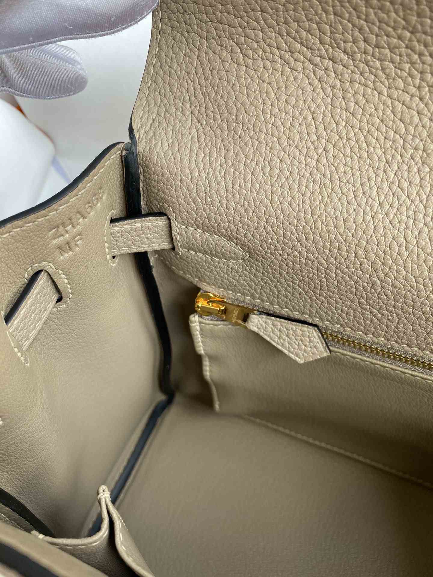 HERMES Kelly 25 Gris Tourterelle Togo Gold-tone Hardware