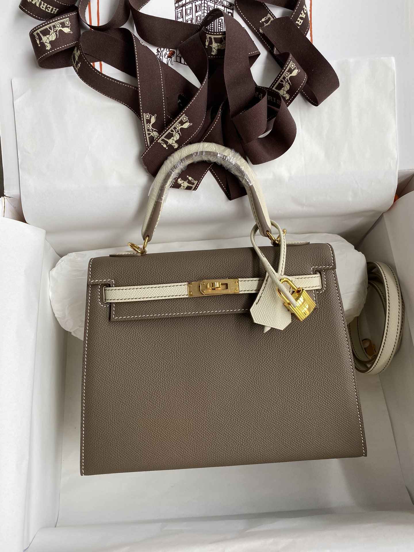 HERMES Kelly 25 Etoupe&Craie Epsom Gold-tone Hardware