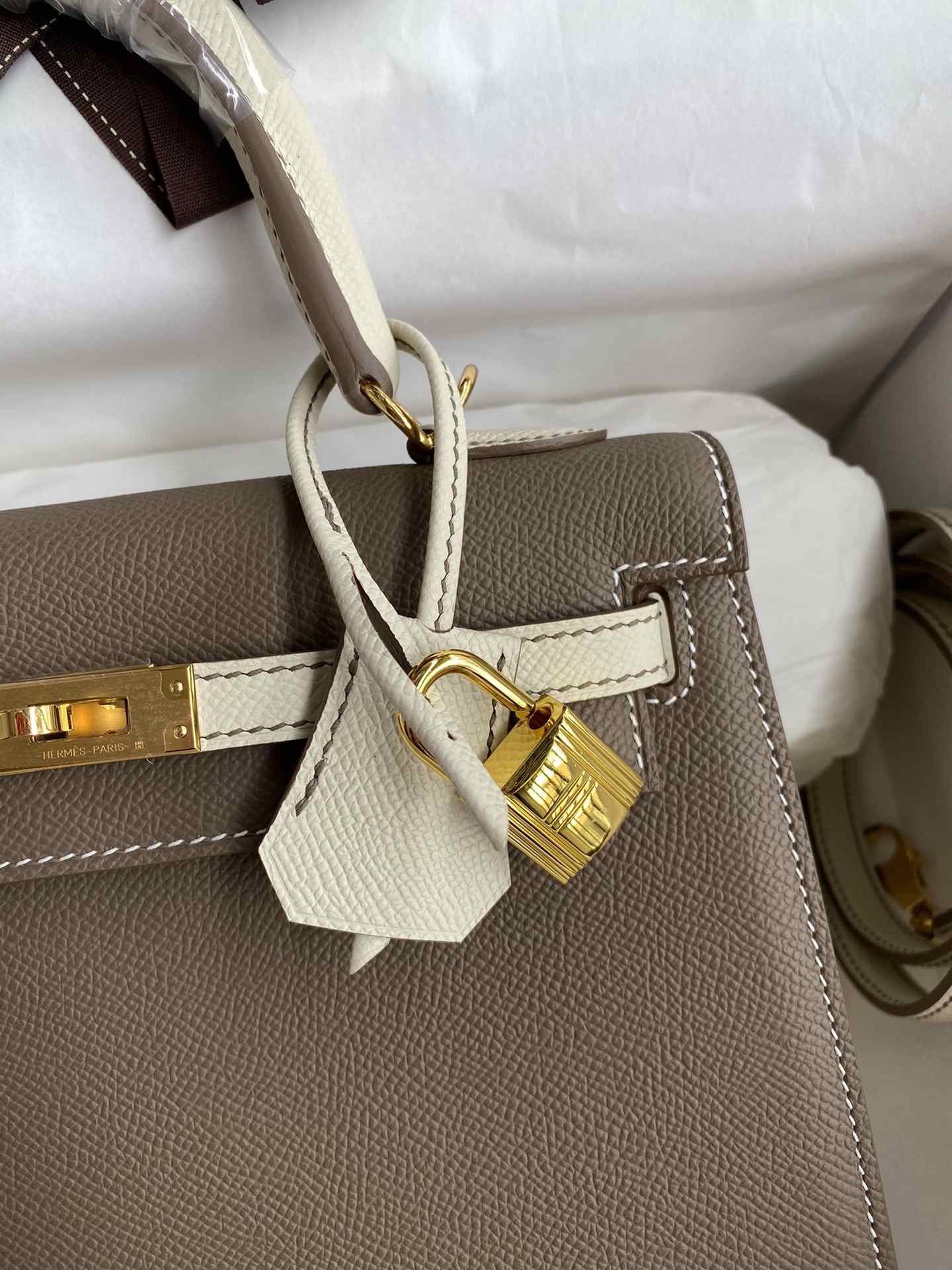 HERMES Kelly 25 Etoupe&Craie Epsom Gold-tone Hardware