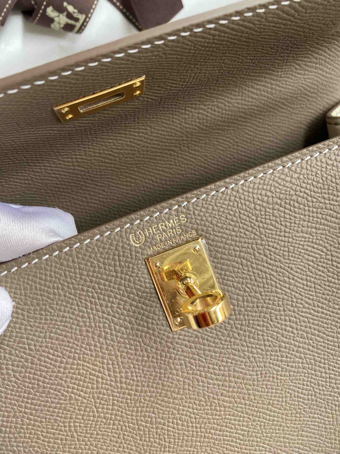 HERMES Kelly 25 Etoupe&Craie Epsom Gold-tone Hardware