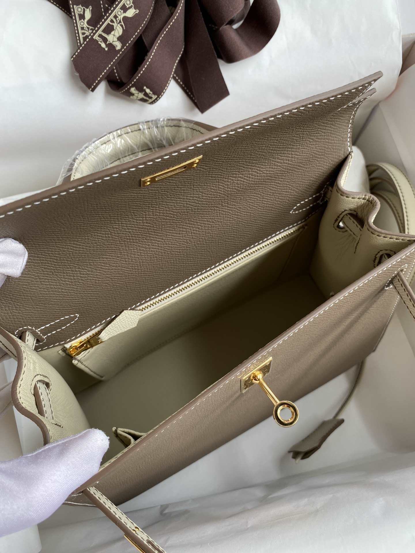 HERMES Kelly 25 Etoupe&Craie Epsom Gold-tone Hardware