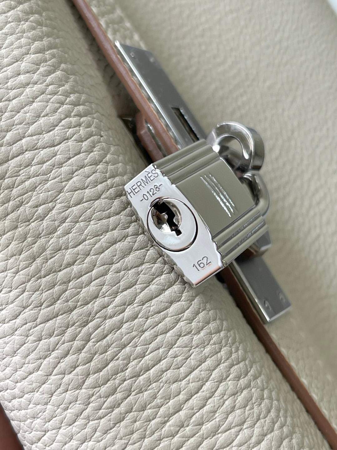 HERMES Kelly 28 Craie Togo Silver-tone Hardware