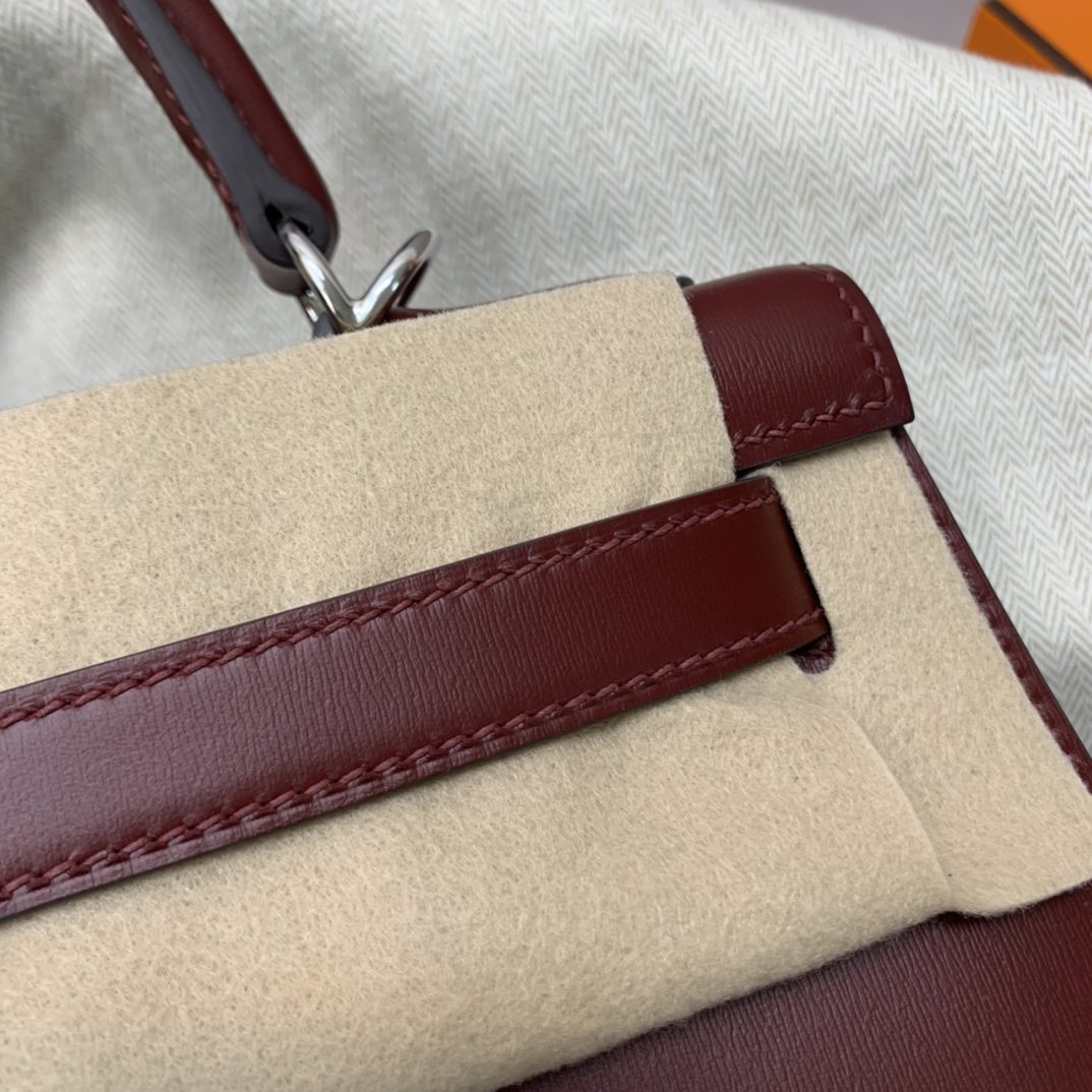 HERMES Kelly 28 Ruby Box Silver-tone Hardware