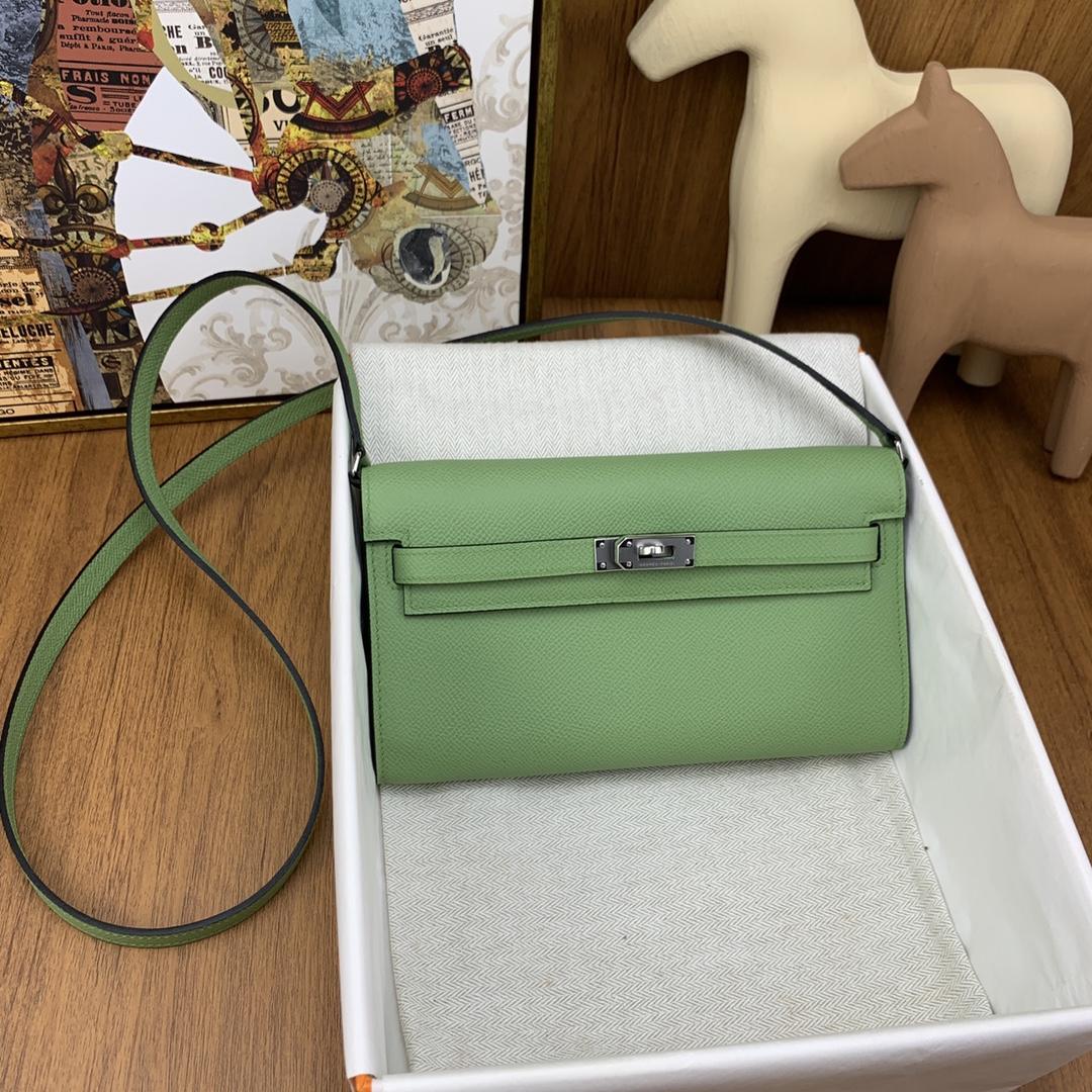 HERMES Kelly To Go Vert Criquet Epsom Silver-tone Hardware