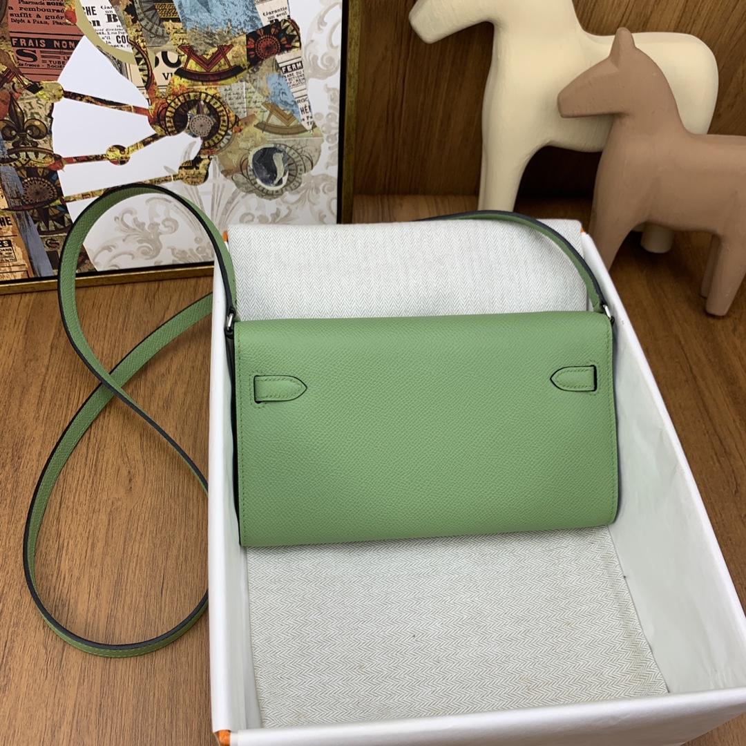 HERMES Kelly To Go Vert Criquet Epsom Silver-tone Hardware