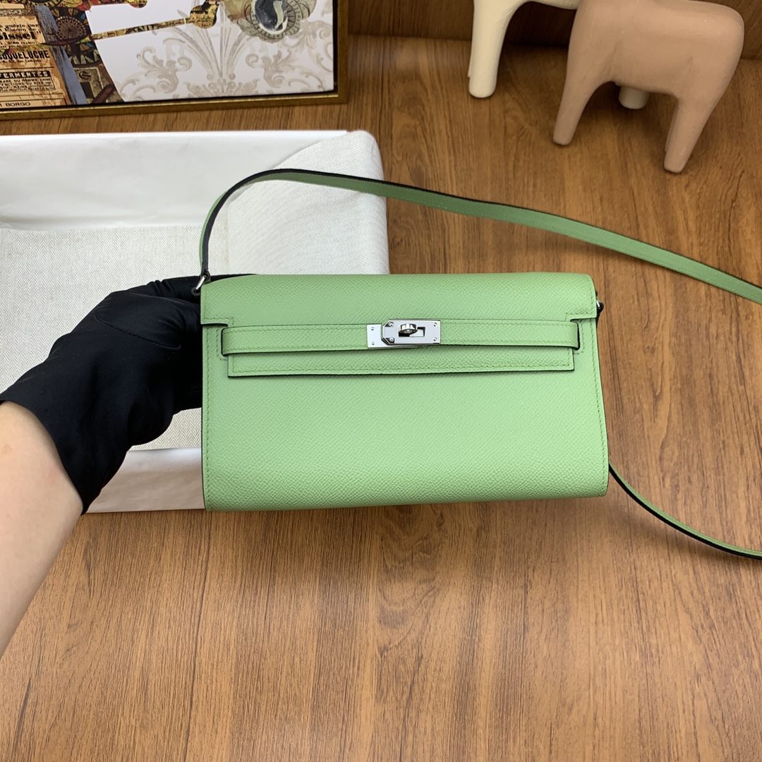 HERMES Kelly To Go Vert Criquet Epsom Silver-tone Hardware