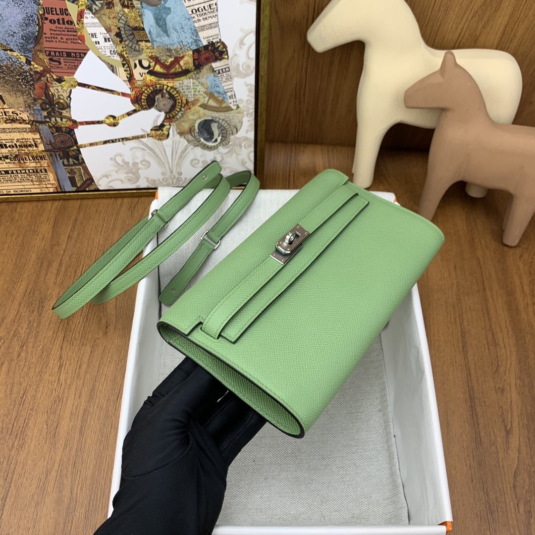 HERMES Kelly To Go Vert Criquet Epsom Silver-tone Hardware