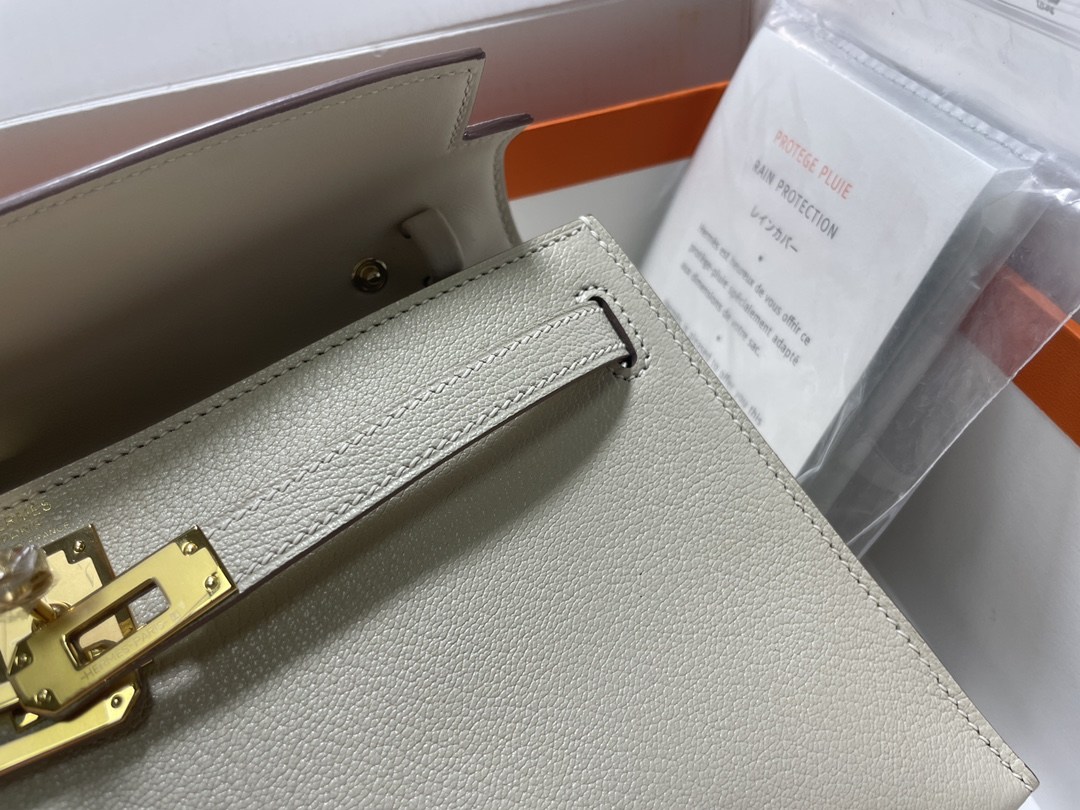 HERMES Kelly Elan Craie Chevre Gold-tone Hardware