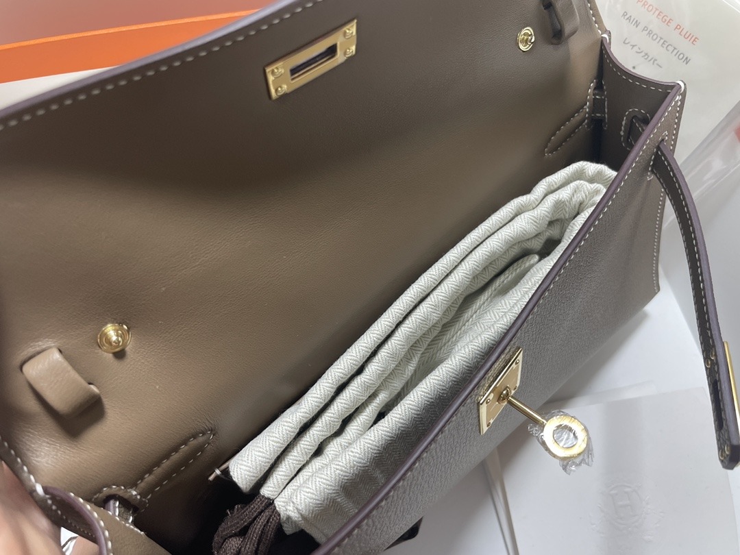 HERMES Kelly Elan Etoupe Chevre Gold-tone Hardware