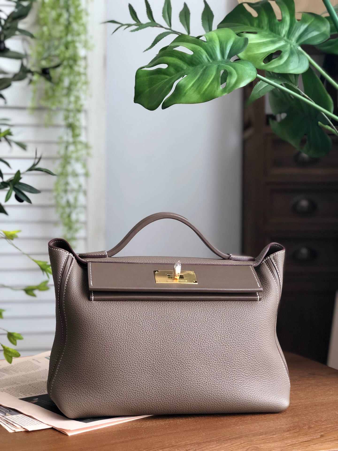 HERMES Kelly 2424 Etoupe Togo Gold-tone Hardware