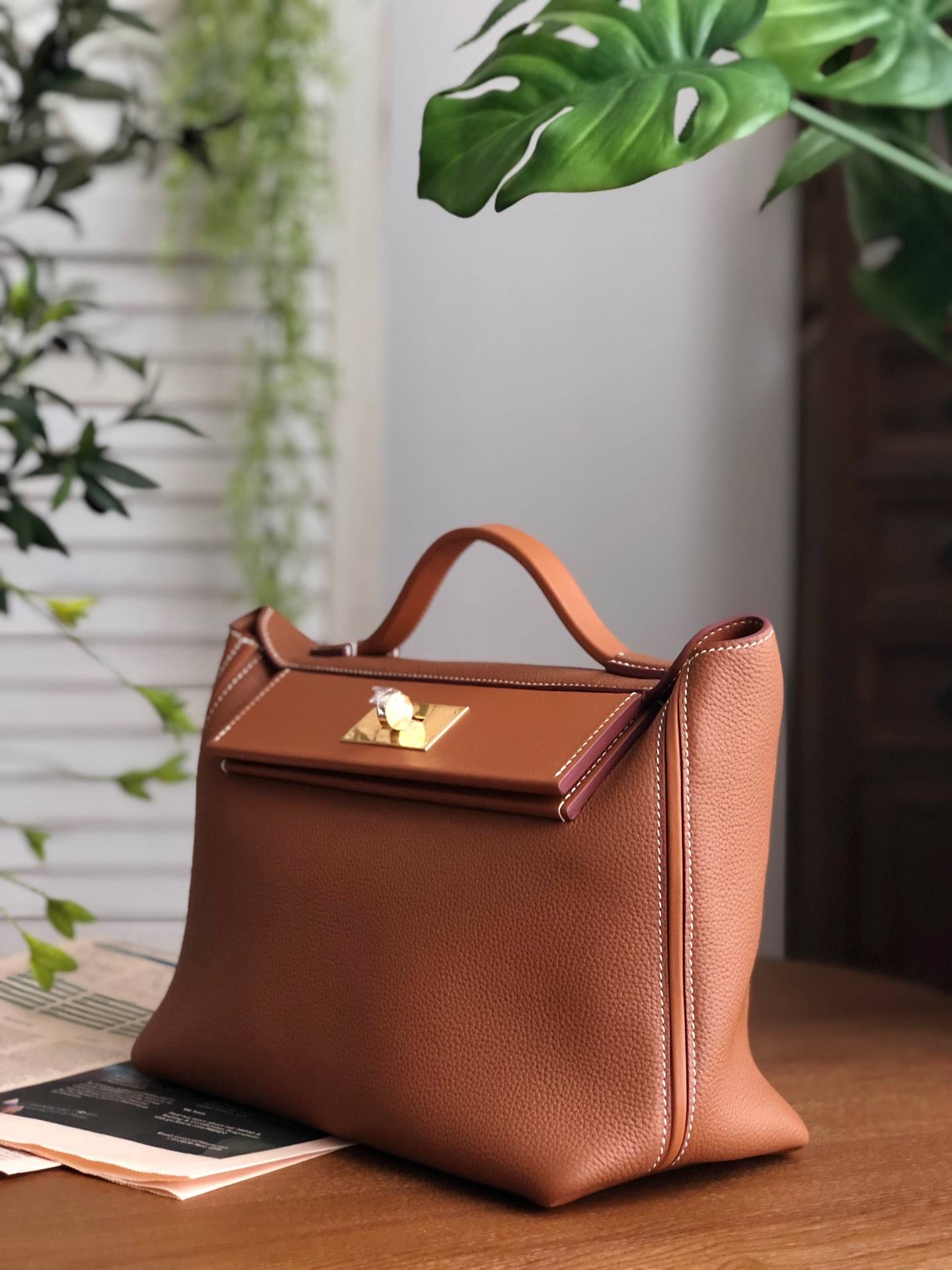 HERMES Kelly 2424 Gold Togo Gold-tone Hardware