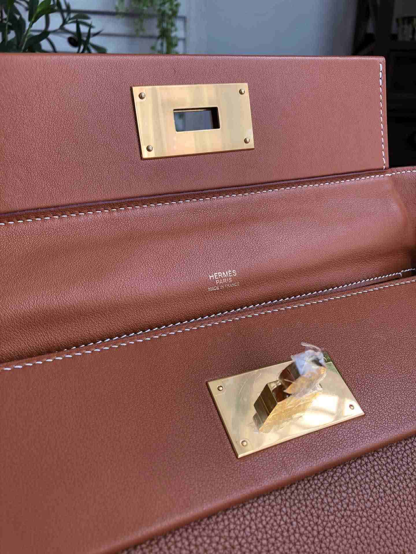 HERMES Kelly 2424 Gold Togo Gold-tone Hardware