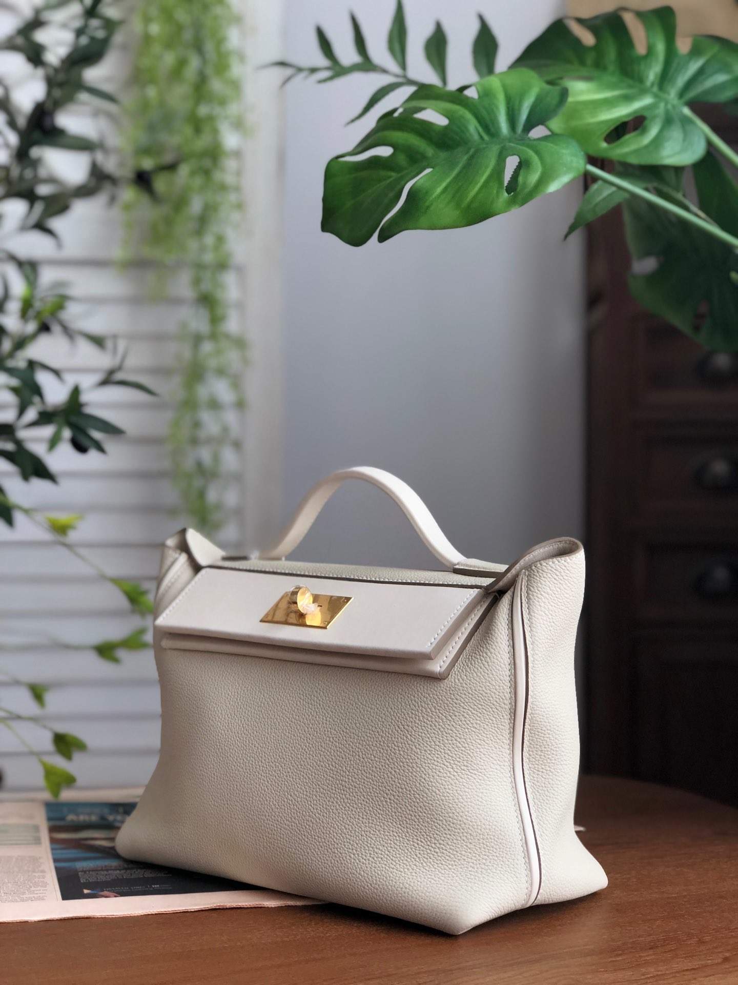 HERMES Kelly 2424 Craie Togo Gold-tone Hardware