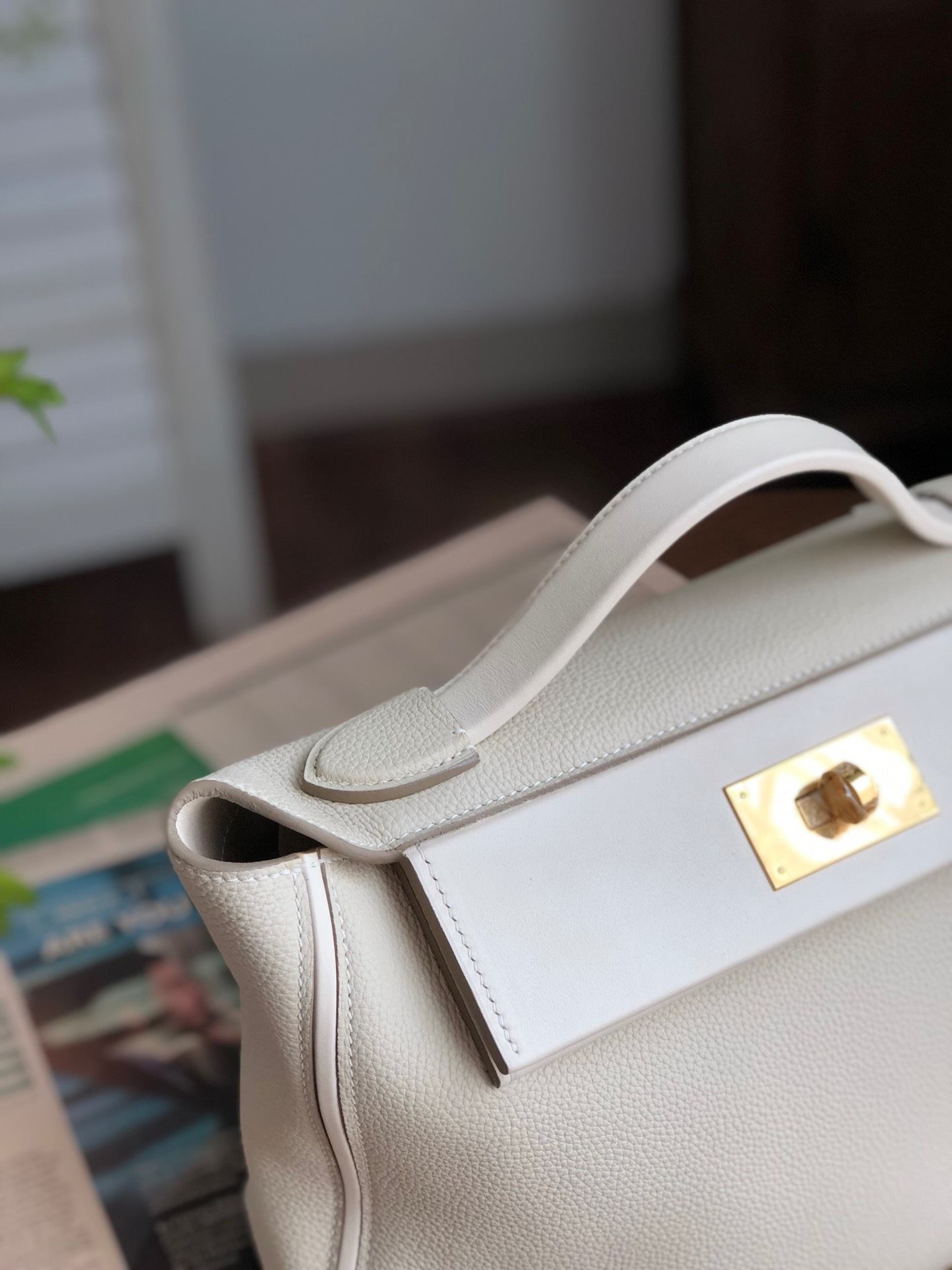 HERMES Kelly 2424 Craie Togo Gold-tone Hardware