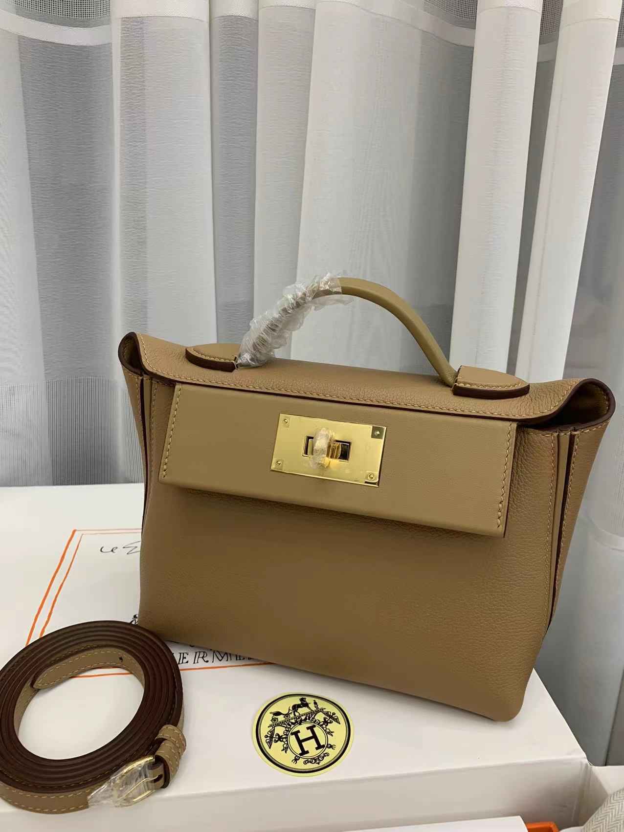 HERMES Kelly Mini 2424 Biscuit Evercolor Gold-tone Hardware