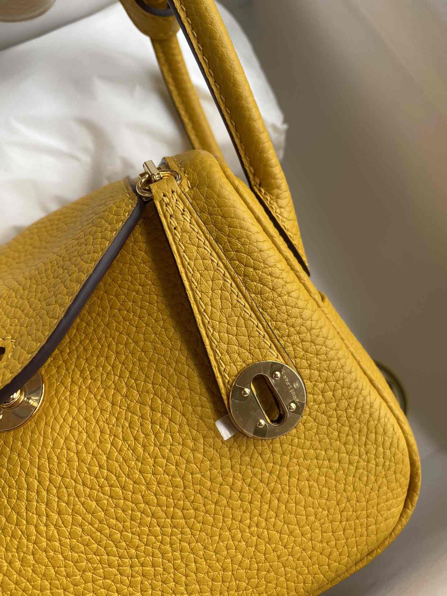 HERMES Lindy 19 Jaune Ambre