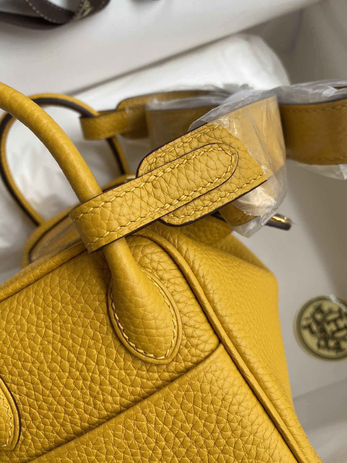 HERMES Lindy 19 Jaune Ambre