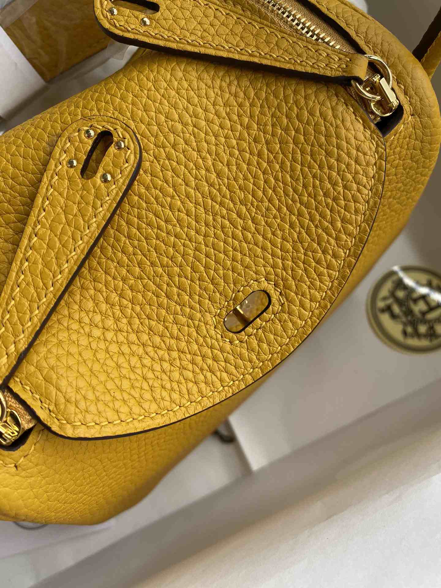 HERMES Lindy 19 Jaune Ambre