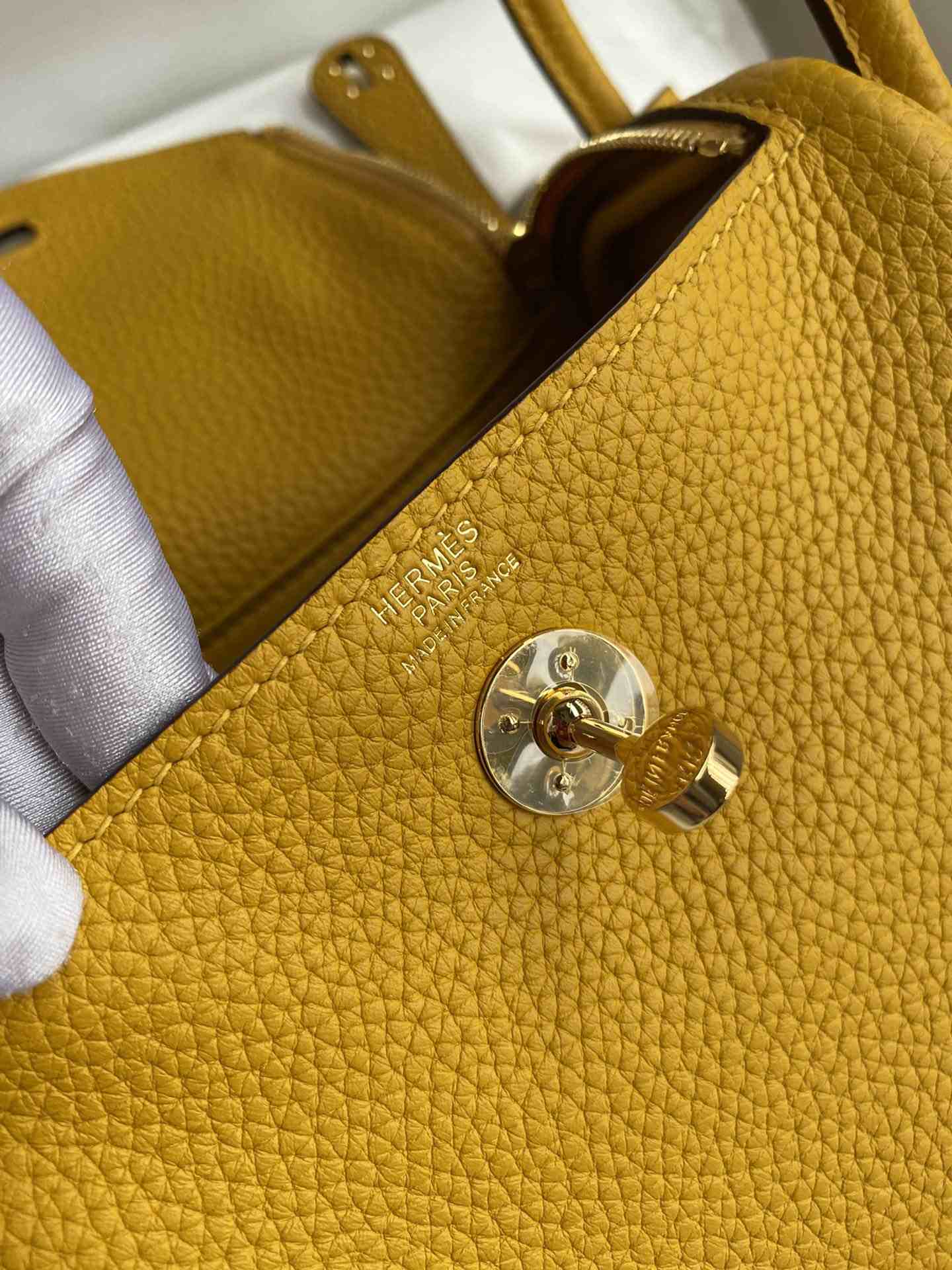 HERMES Lindy 19 Jaune Ambre