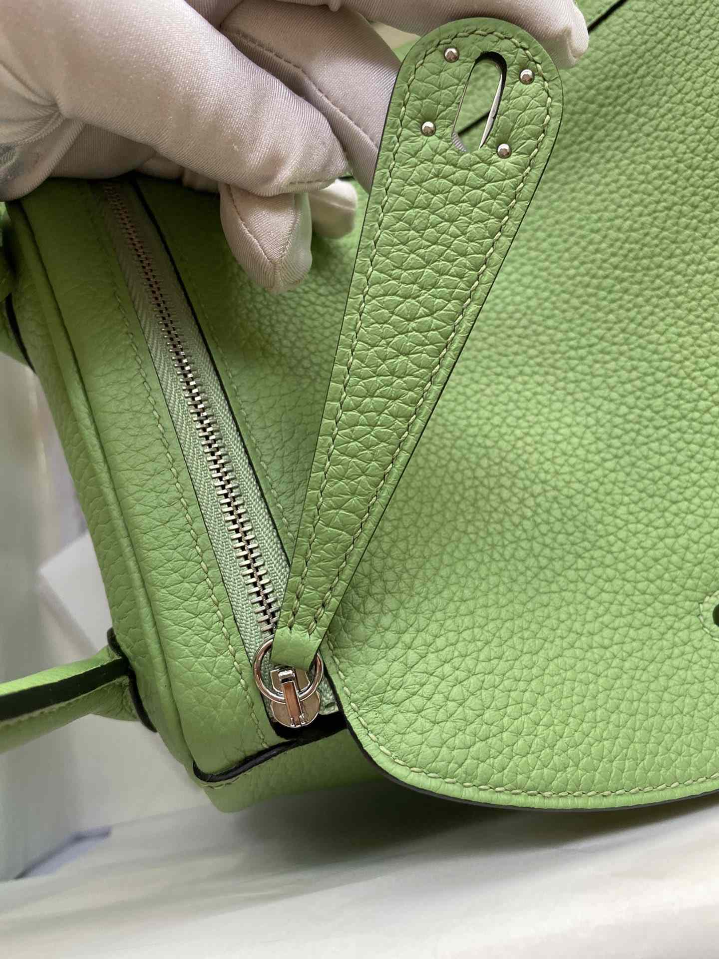 HERMES Lindy 26 Vert Criquet