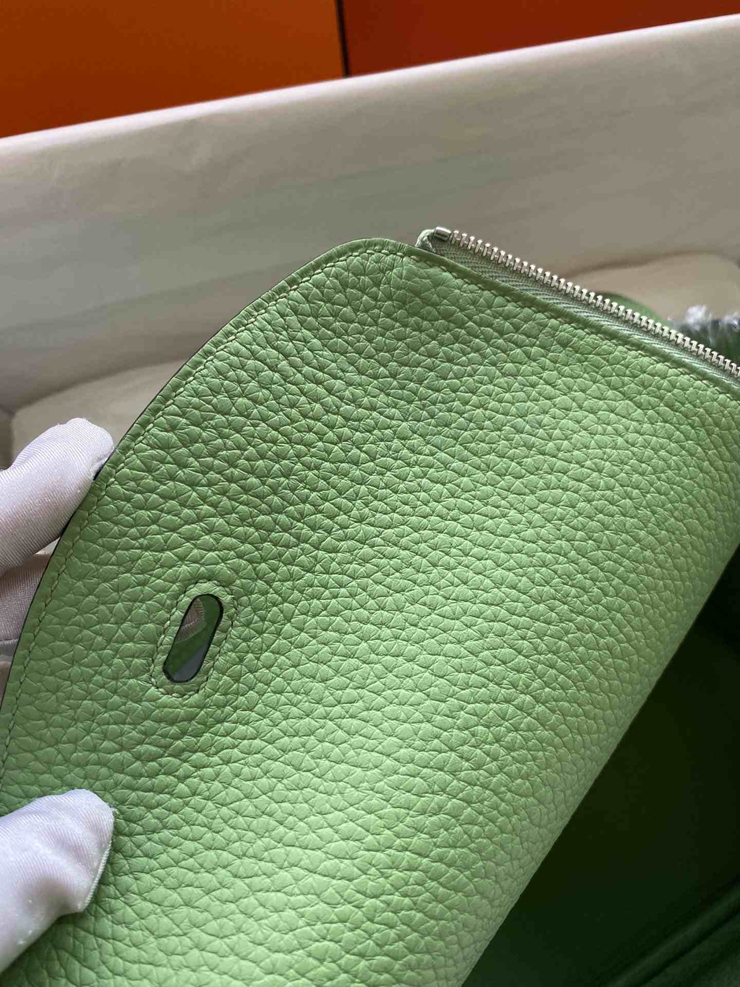 HERMES Lindy 26 Vert Criquet