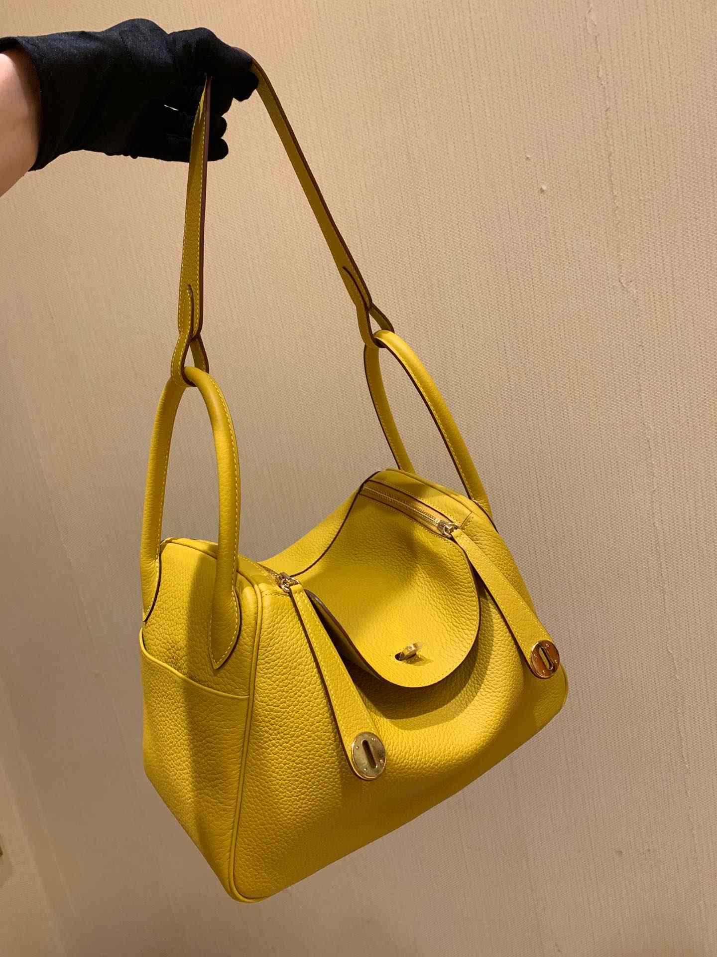 HERMES Lindy 30 Jaune Ambre