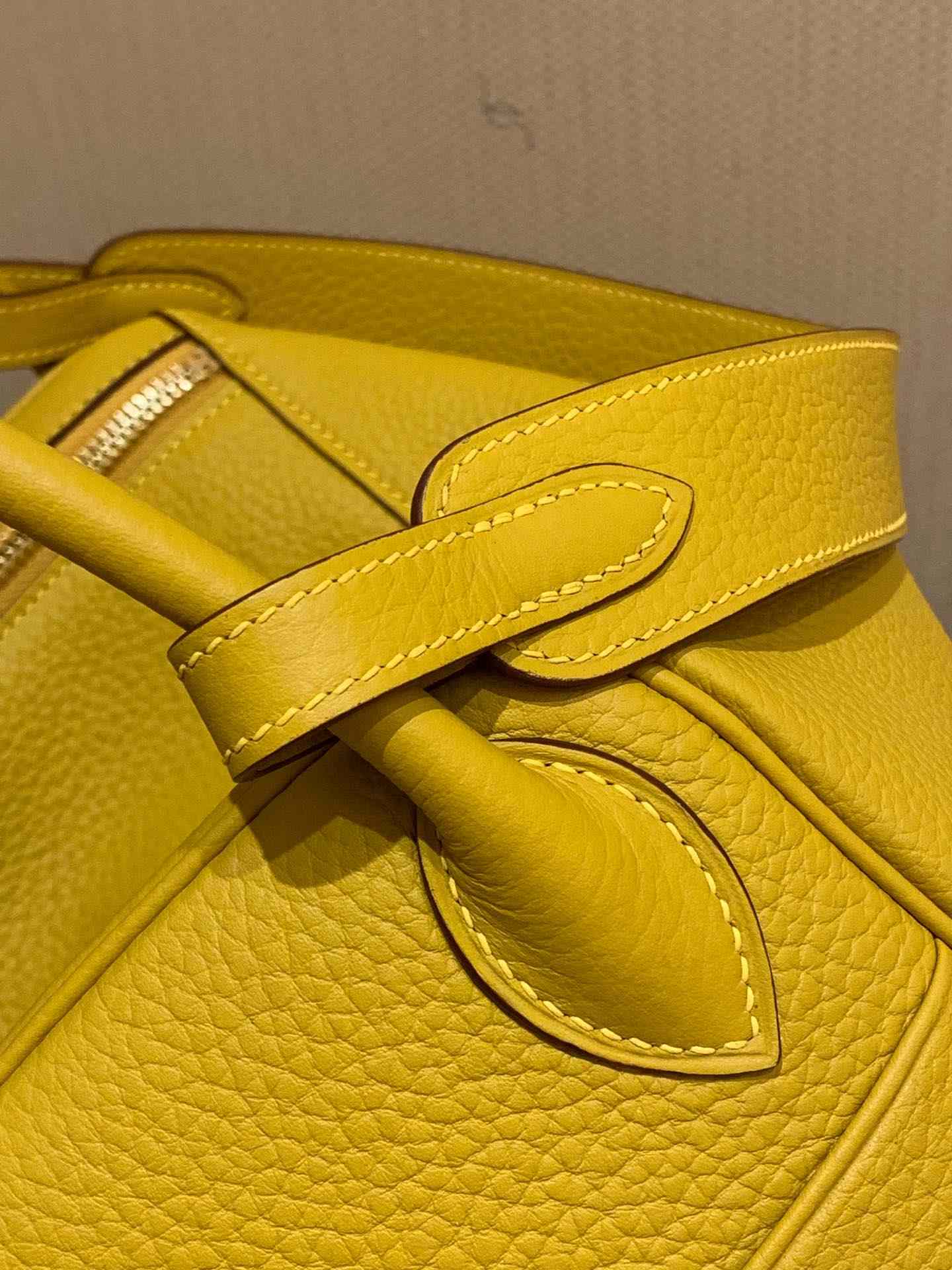 HERMES Lindy 30 Jaune Ambre