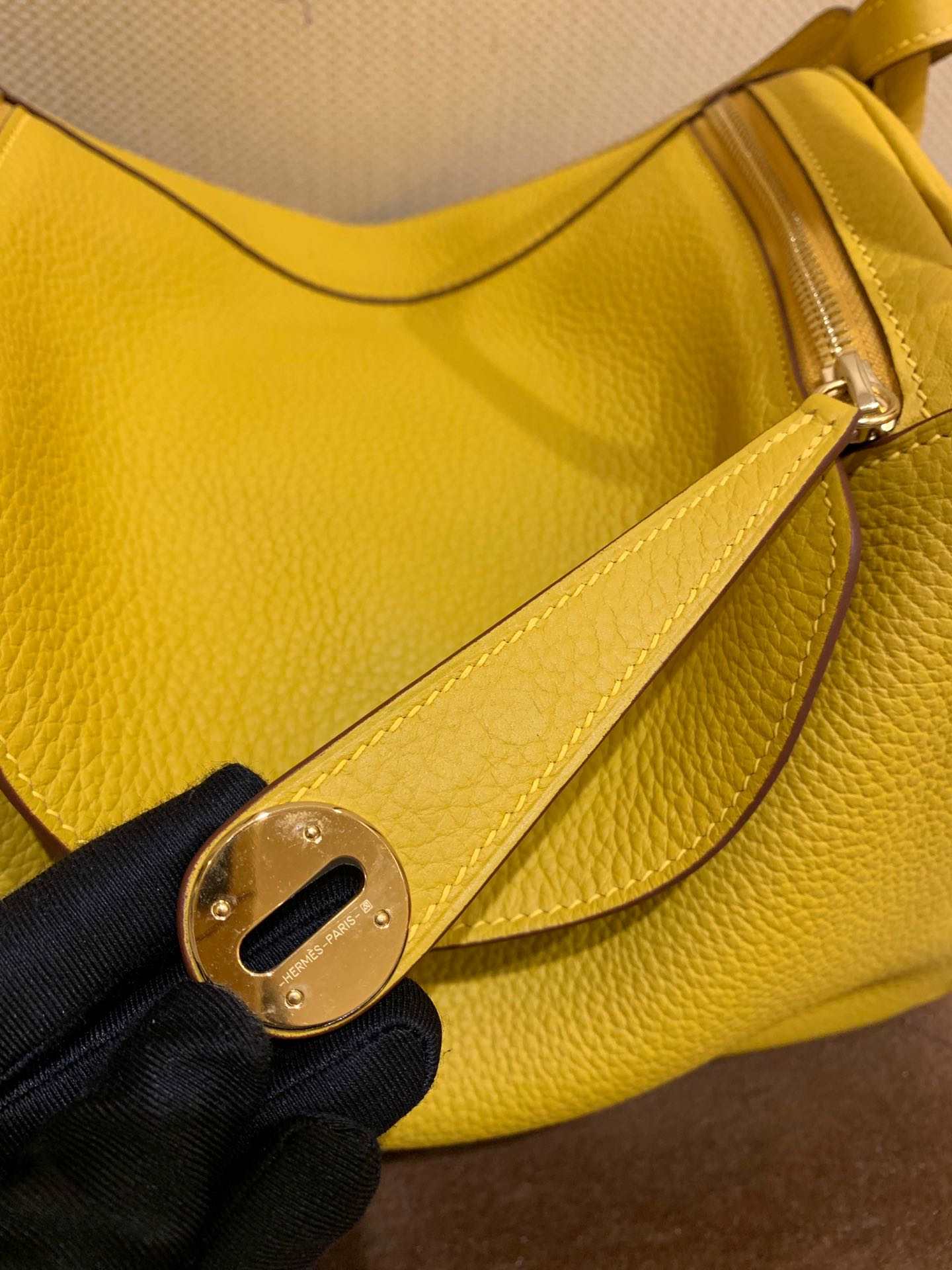 HERMES Lindy 30 Jaune Ambre