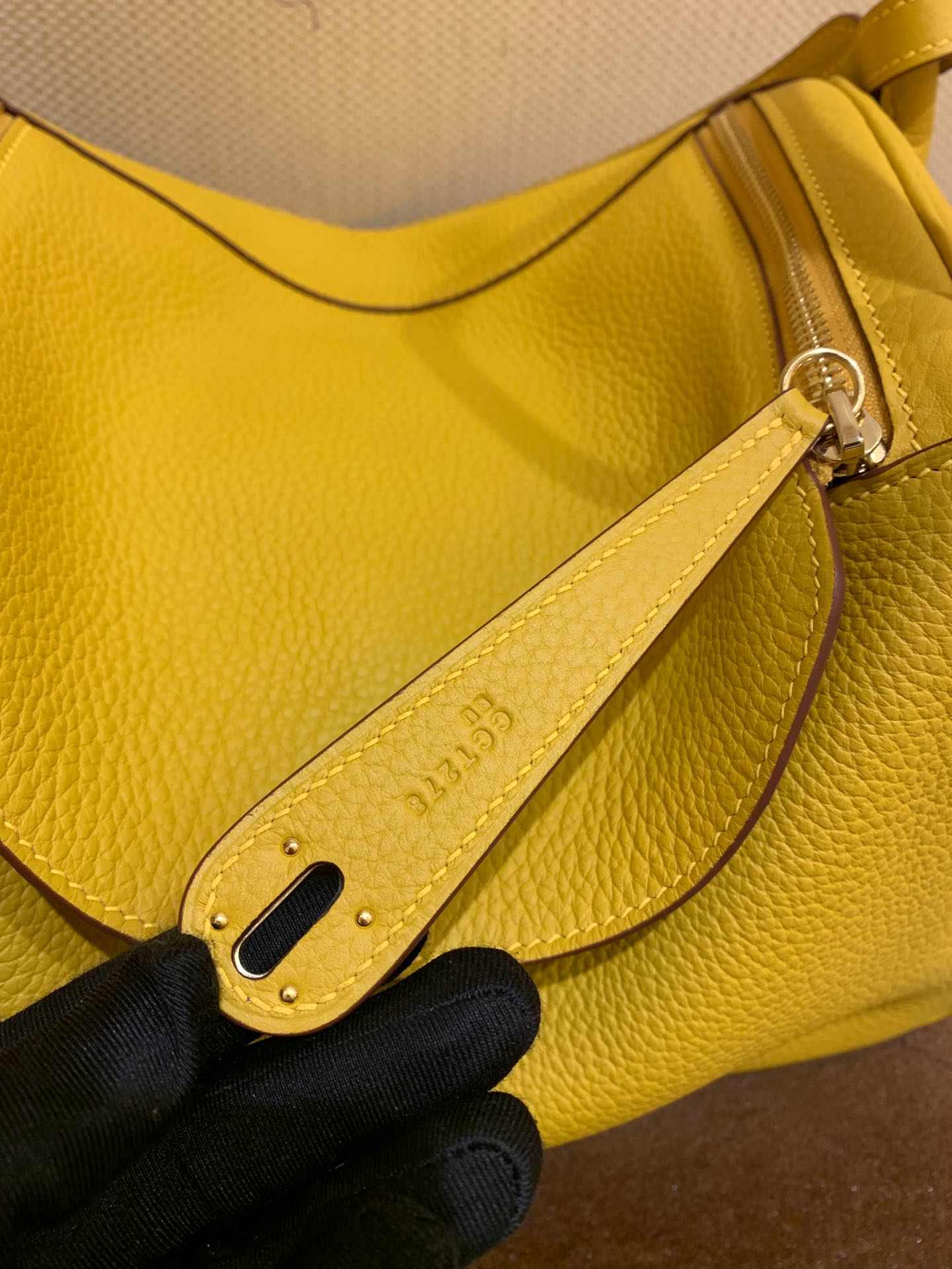 HERMES Lindy 30 Jaune Ambre