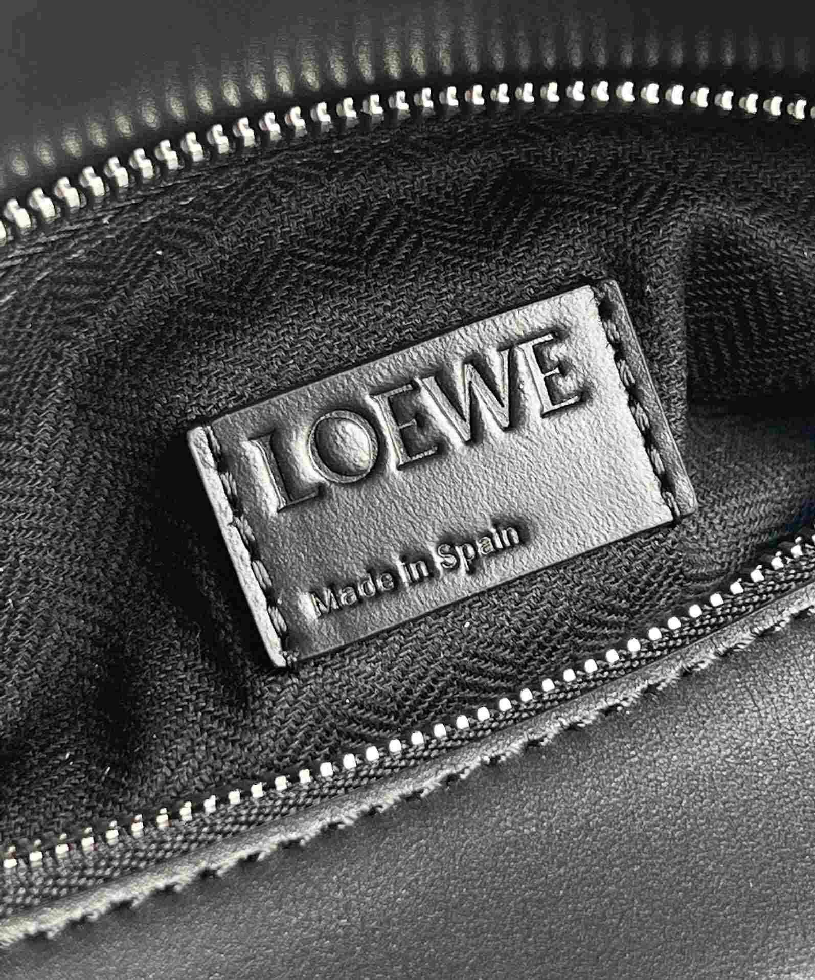 LOEWE Small Puzzle bag in Classic Calfskin Black