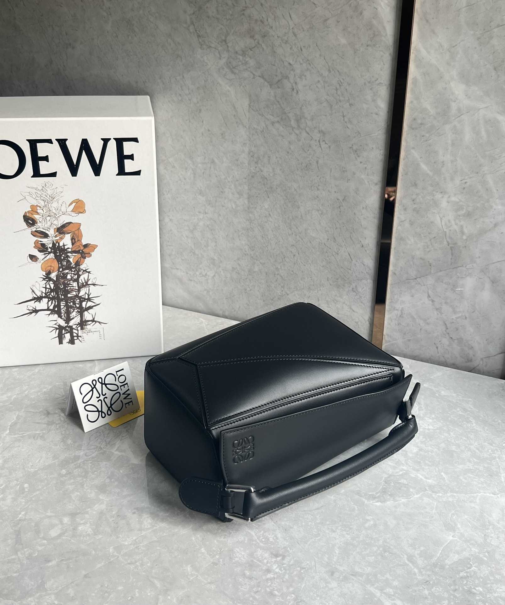 LOEWE Small Puzzle bag in Classic Calfskin Black