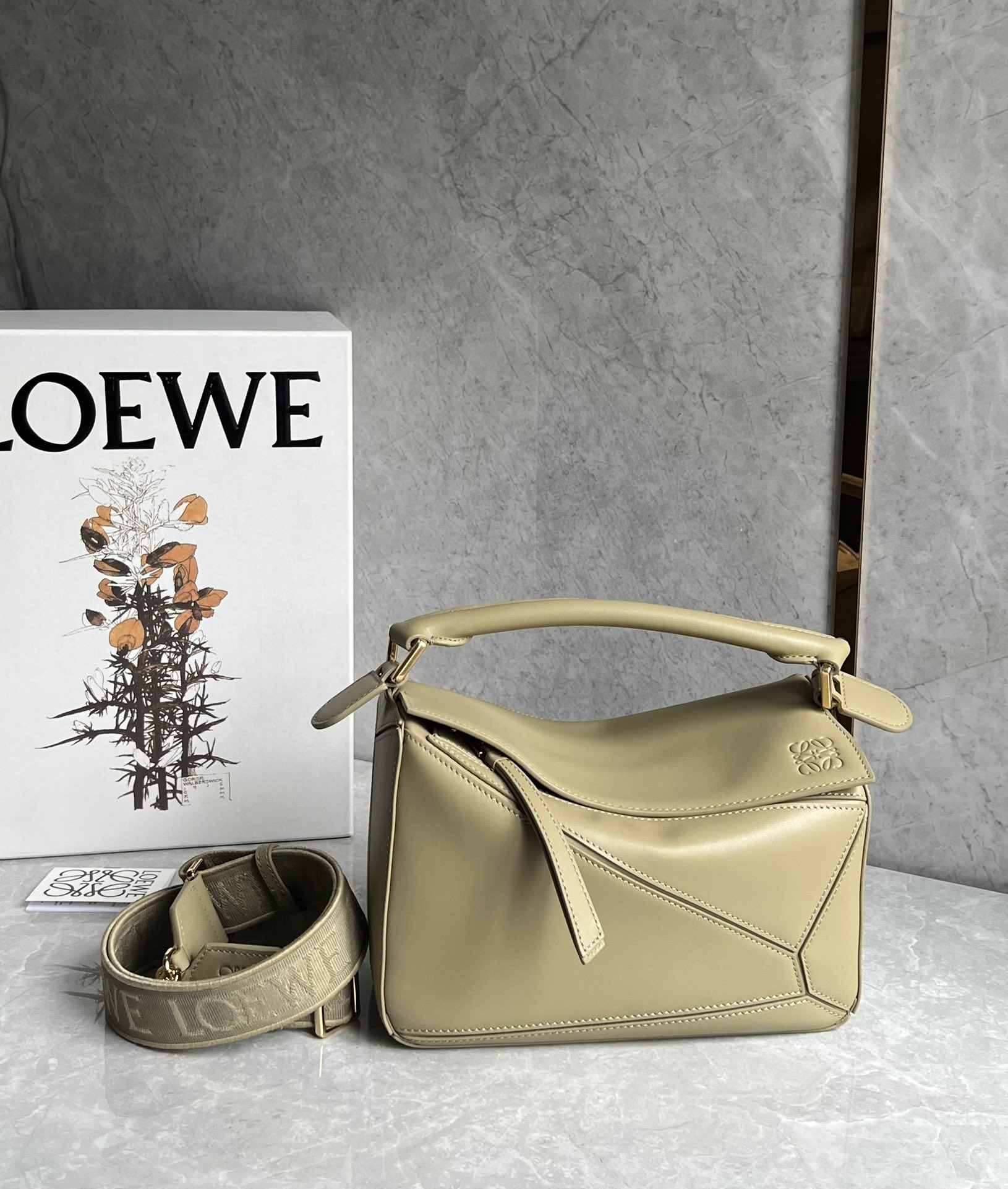 LOEWE Small Puzzle bag in Classic Calfskin Clay Green