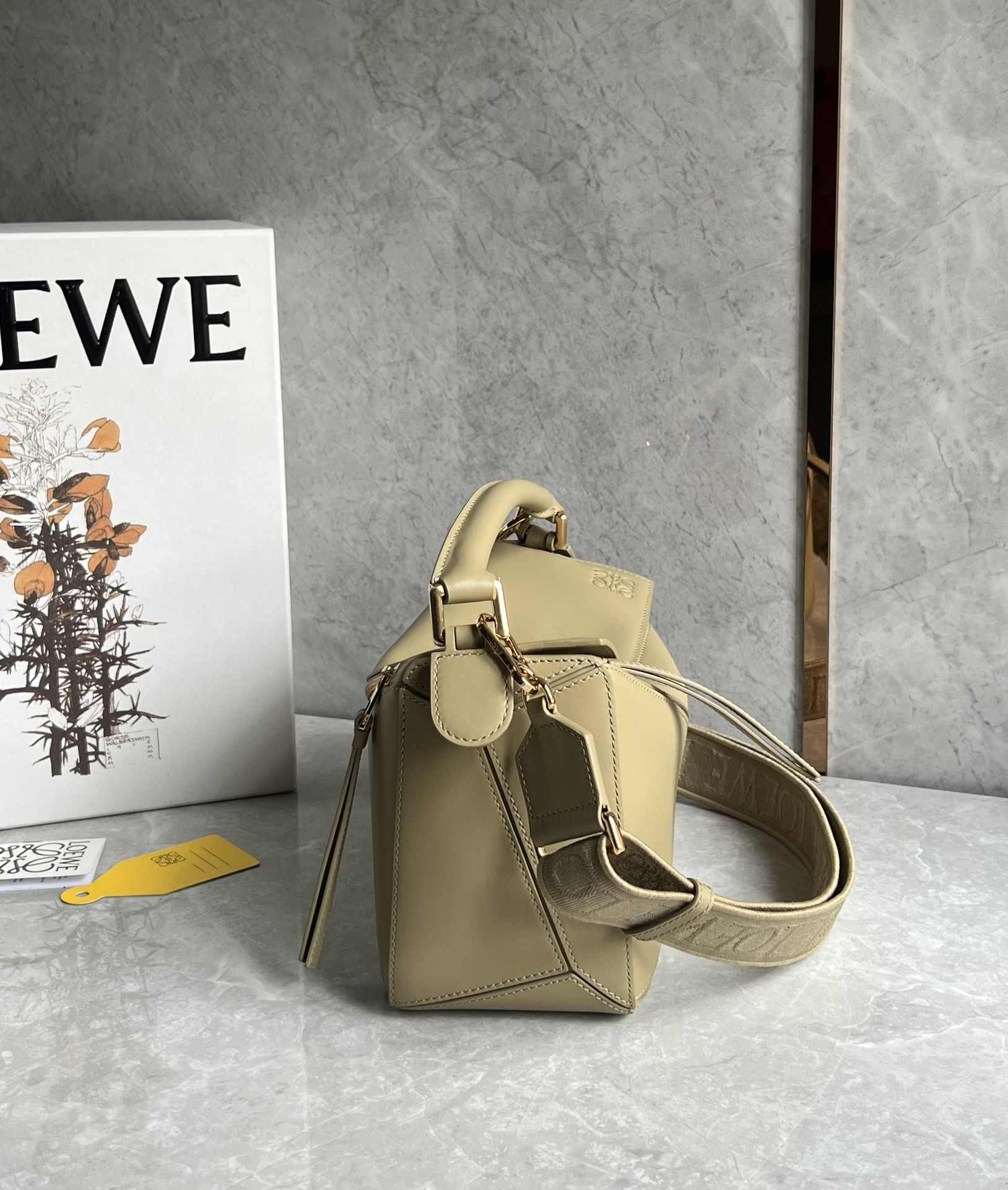 LOEWE Small Puzzle bag in Classic Calfskin Clay Green