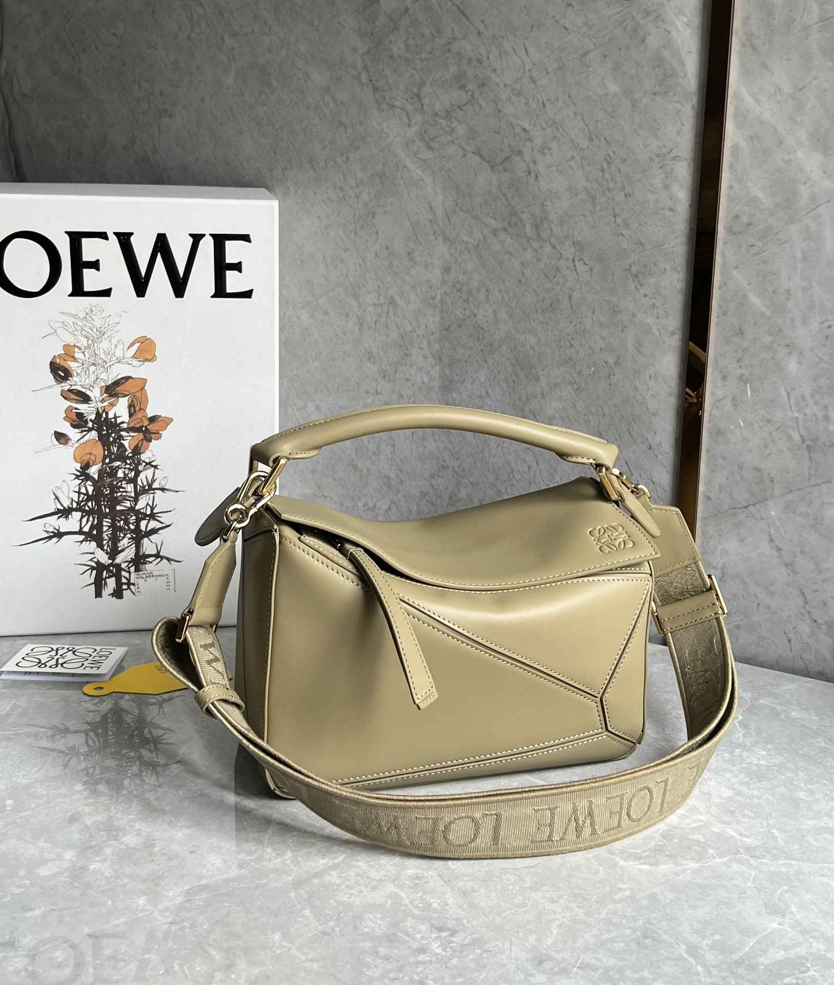 LOEWE Small Puzzle bag in Classic Calfskin Clay Green