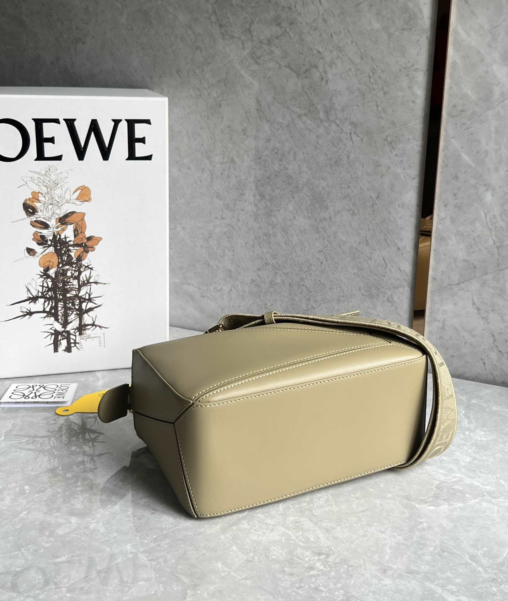 LOEWE Small Puzzle bag in Classic Calfskin Clay Green