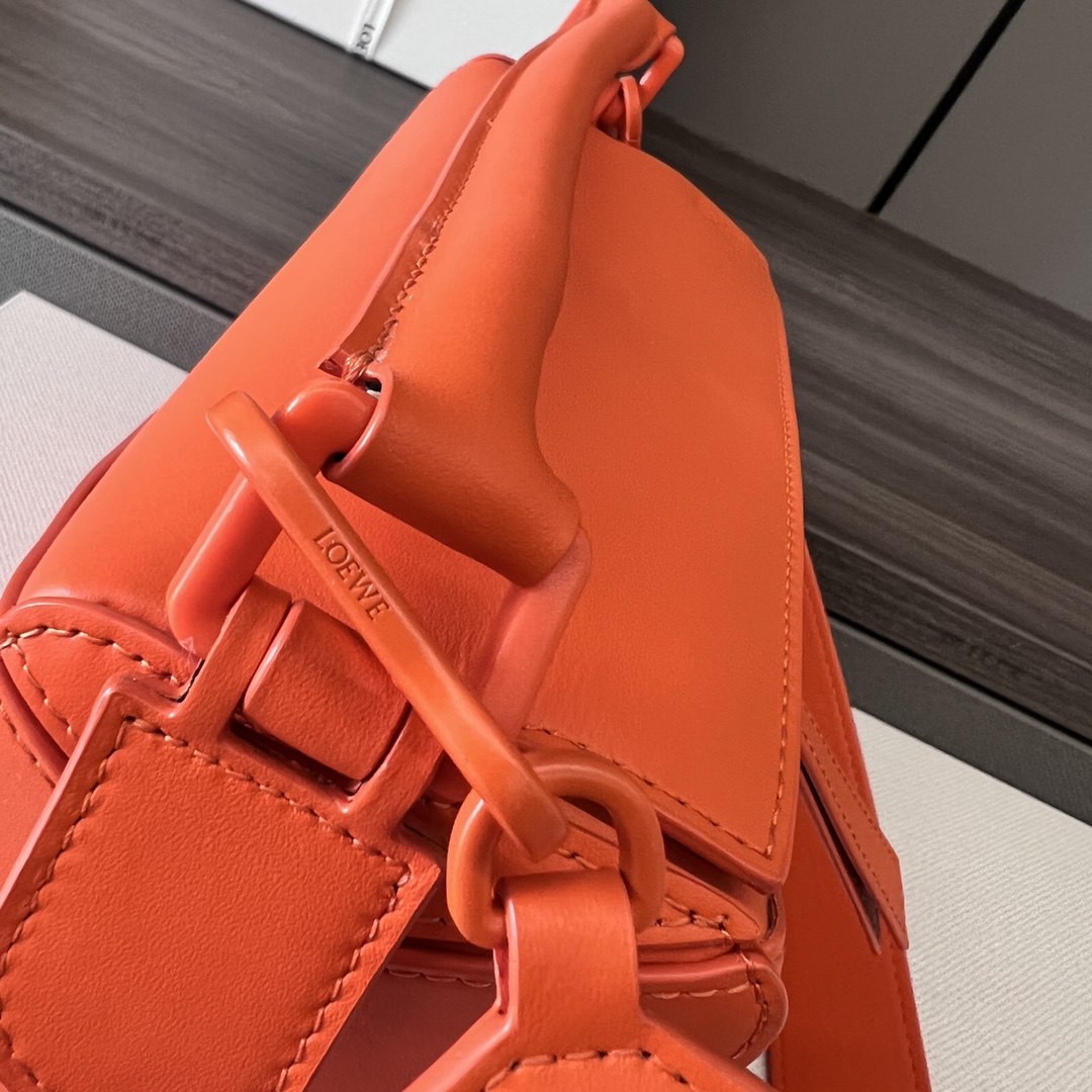 LOEWE Small Puzzle bag in Classic Calfskin Orange