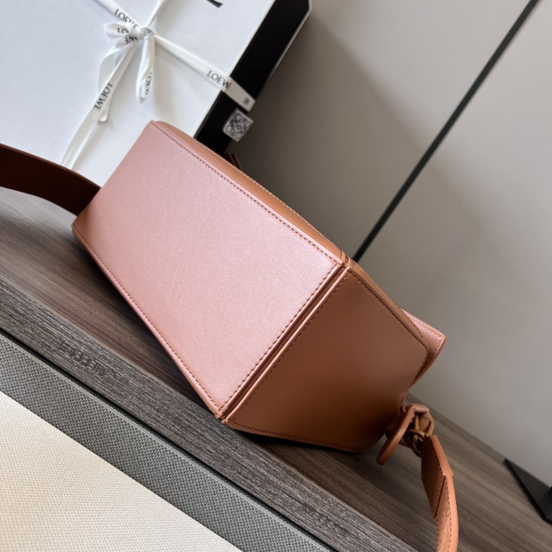 LOEWE Small Puzzle bag in Classic Calfskin Tan