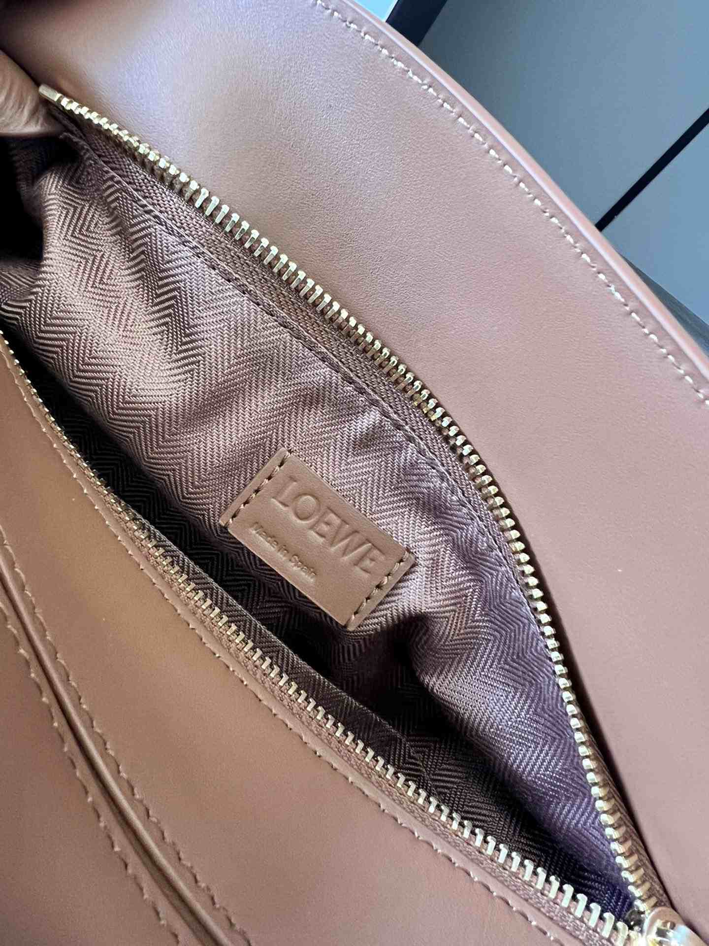 LOEWE Small Puzzle bag in Classic Calfskin Tan